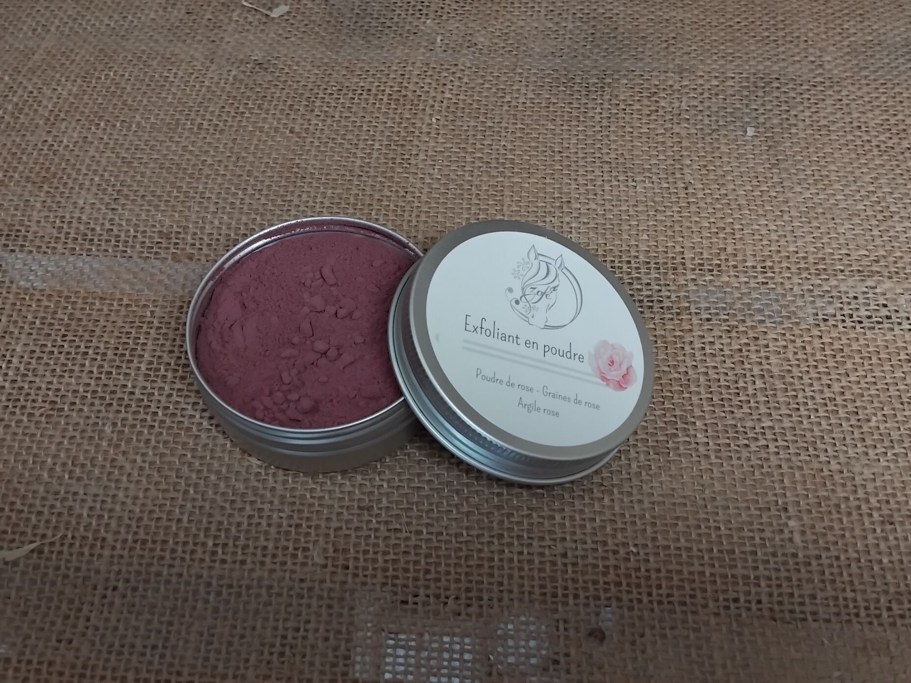 Mascarilla exfoliante en polvo de rosa