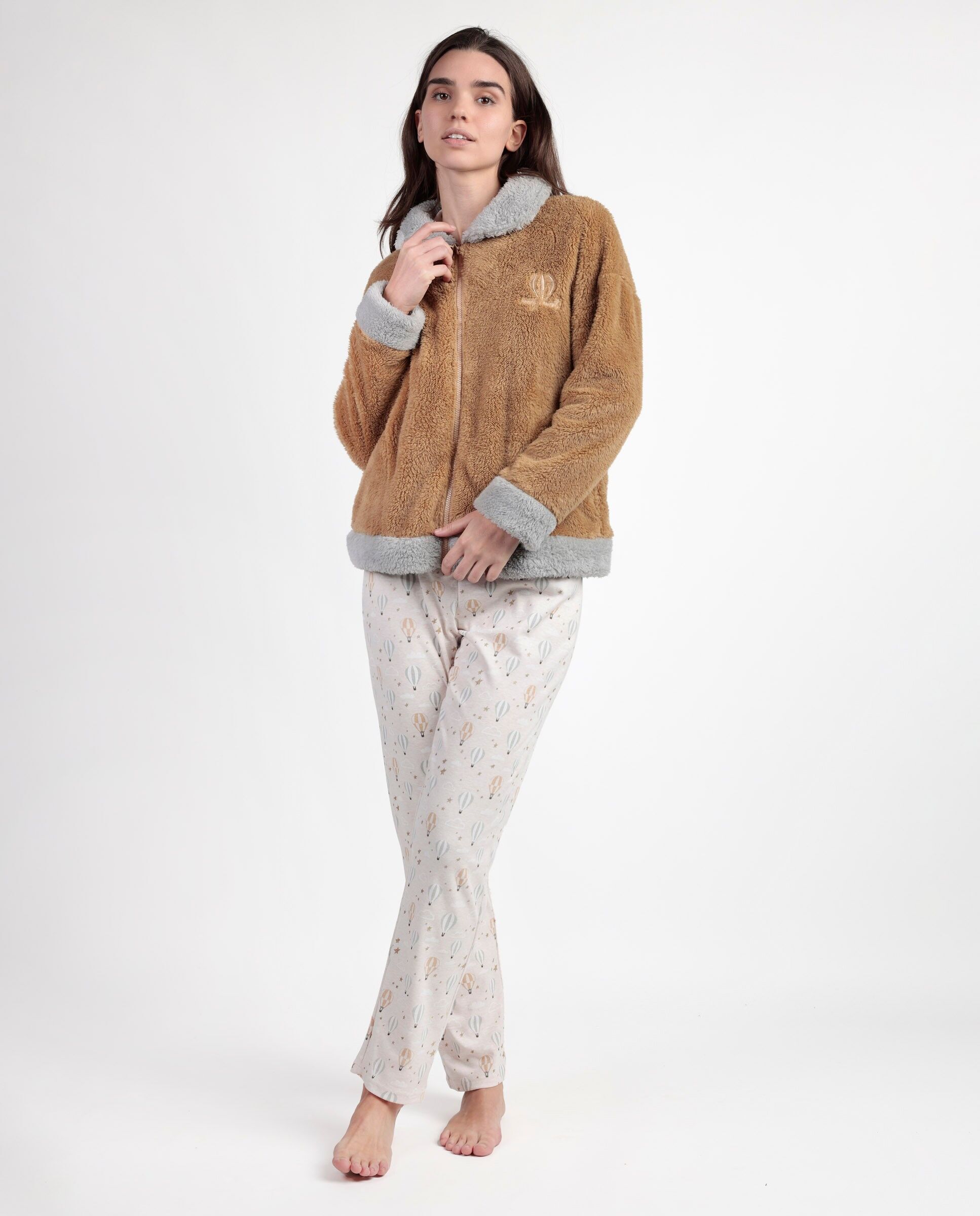 ADMAS Warmer Langarm-Bademantel. Genießen Sie jeden Moment für …