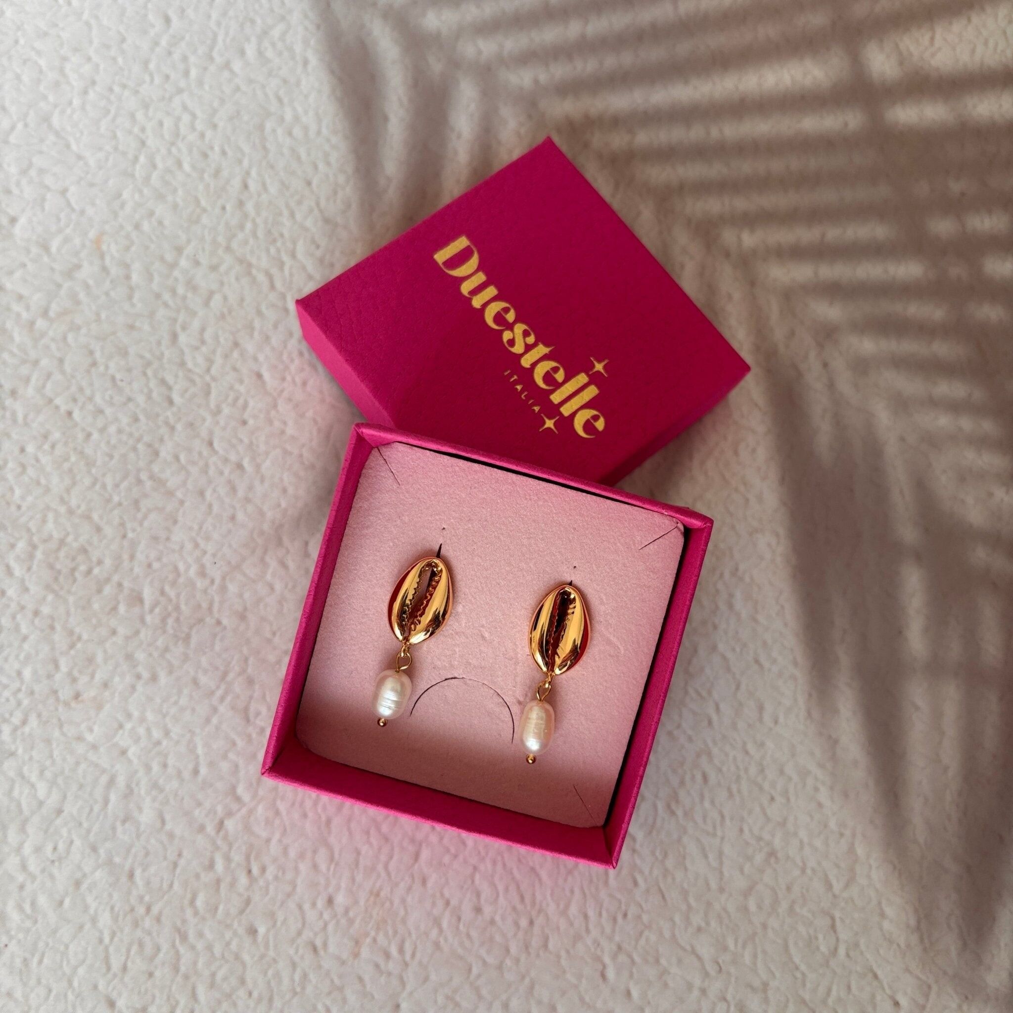 Orecchini conchiglia oro Cowrie Shell con perla