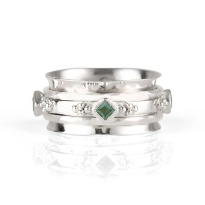 Divinity princess spinning ring - emerald__q / emerald