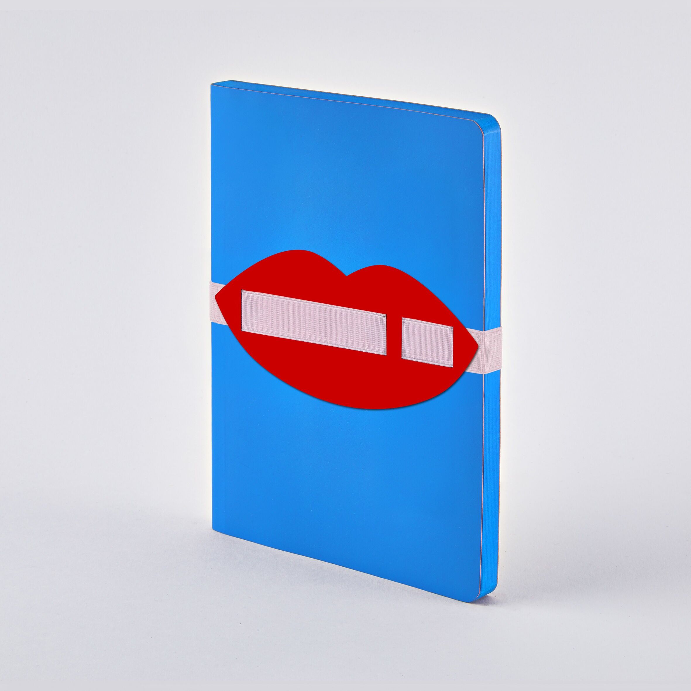 Voyager L Light - Lips  | Notizbuch A5+ | Dotted Journal | 3,5mm Punktraster | 176 nummerierte Seiten | 120g Premium-Papier | Leder blau | mit Stift- und Smartphonehalterung Lippen  |  produziert in Deutschland