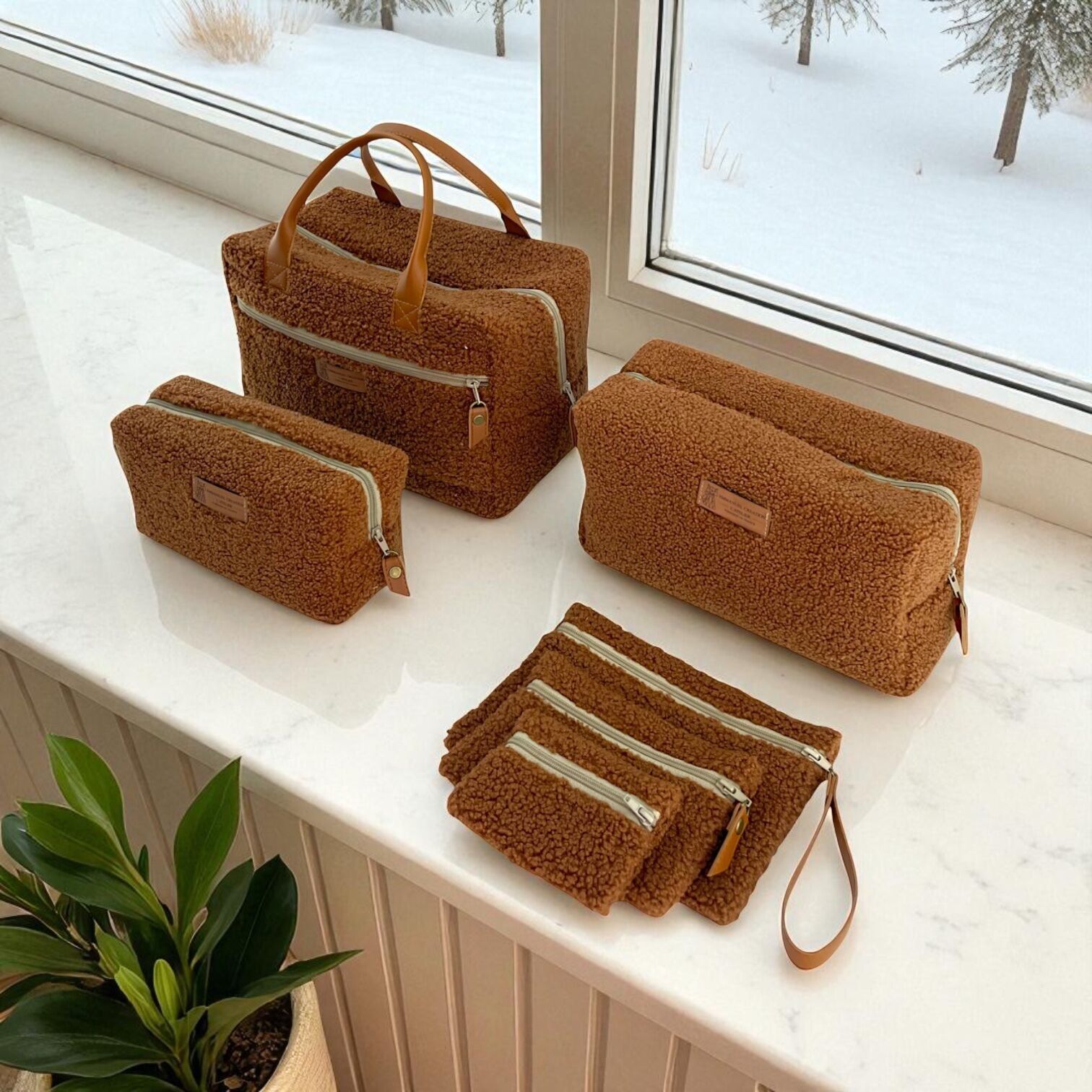 Confezione da 3 pochette, 2 astucci e 1 beauty case, "Bouclette" terra