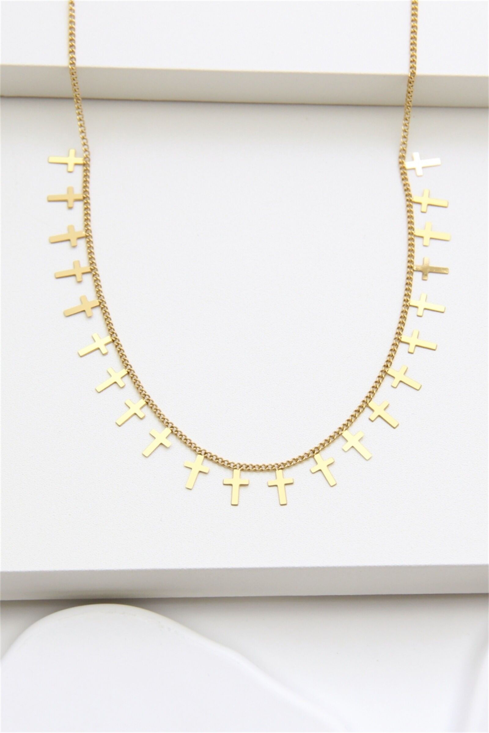 Collana con ciondolo a croce in acciaio inossidabile dorato