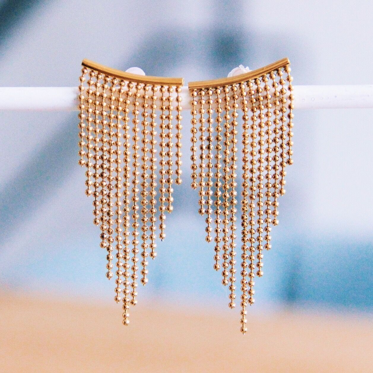 Orecchini a cascata con 'catena a palline'