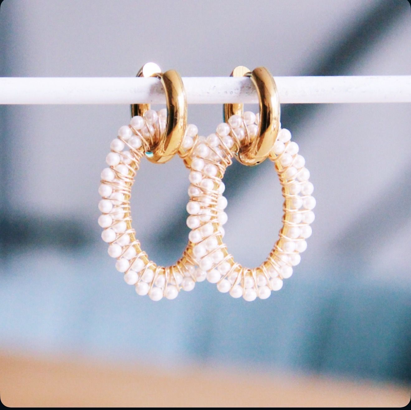 Orecchino largo con pendente ovale sfaccettato – perle