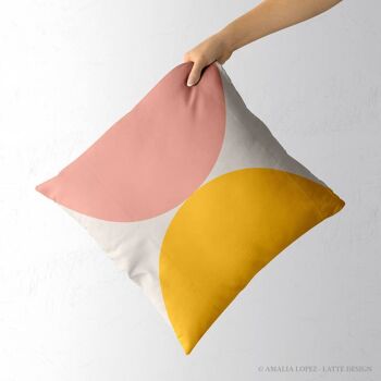 Coussin géométrique rose et jaune 3