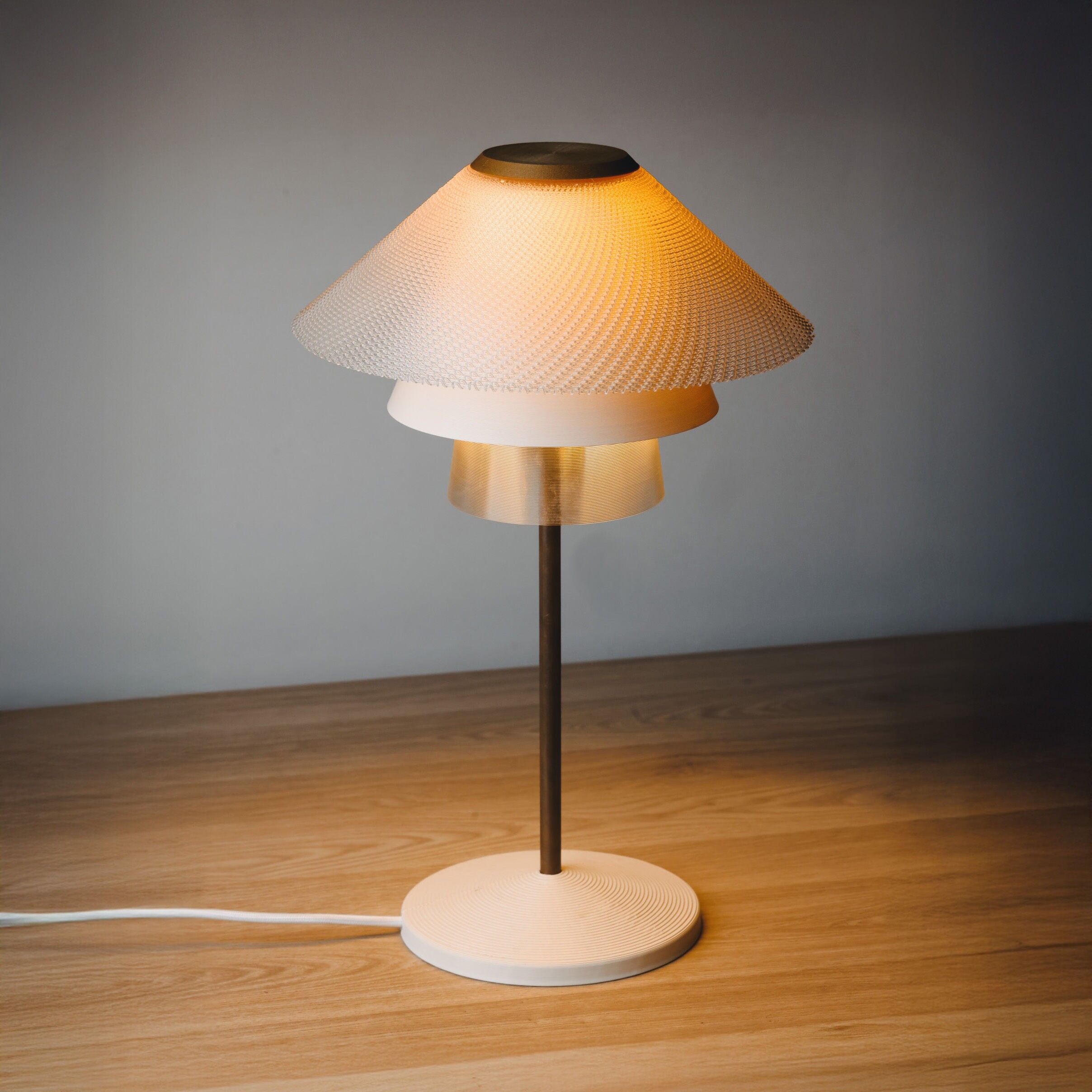 Lampe à poser moderne et originale - Impression 3D et métal - Eco responsable