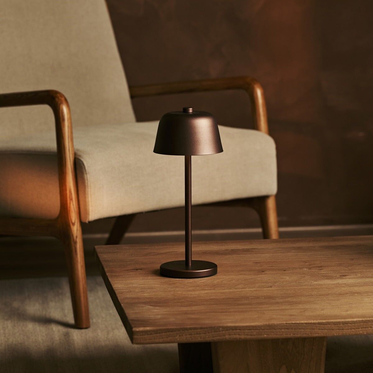 Lámpara de mesa recargable Anton Espresso Brown | Iluminación elegante e inalámbrica