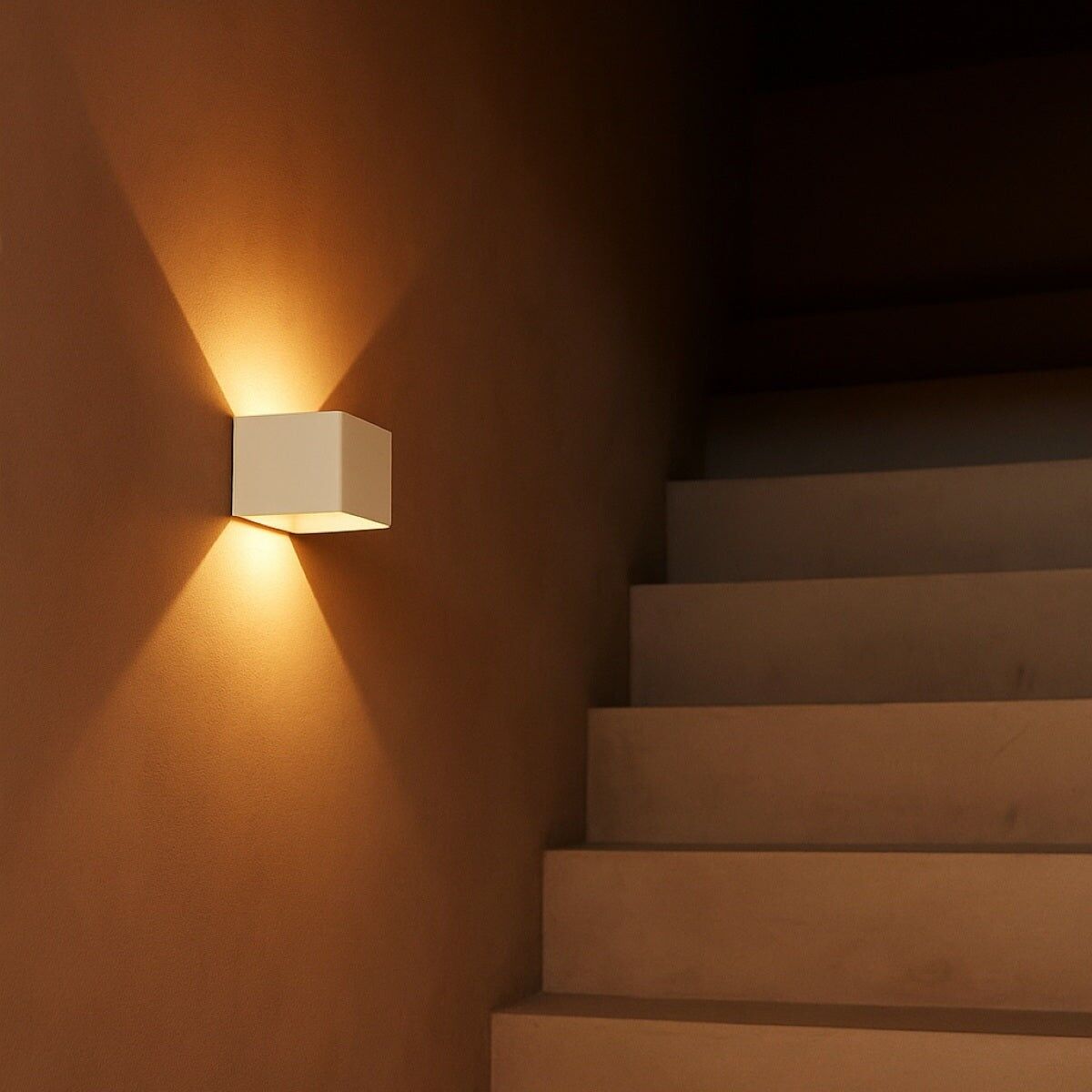 Lámpara de pared recargable Tess Vanilla: sensor de movimiento, 20 modos de luz diferentes, regulable, sistema de suspensión magnética y control remoto.