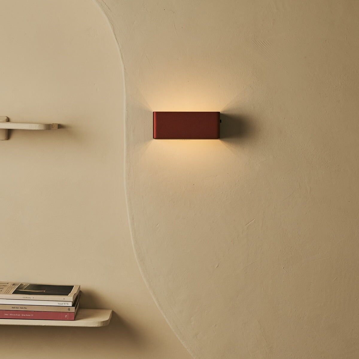 Lámpara de pared inalámbrica Tessa Bronze con control remoto, 20 modos de luz, regulable, sistema de suspensión magnética y sensor de movimiento.