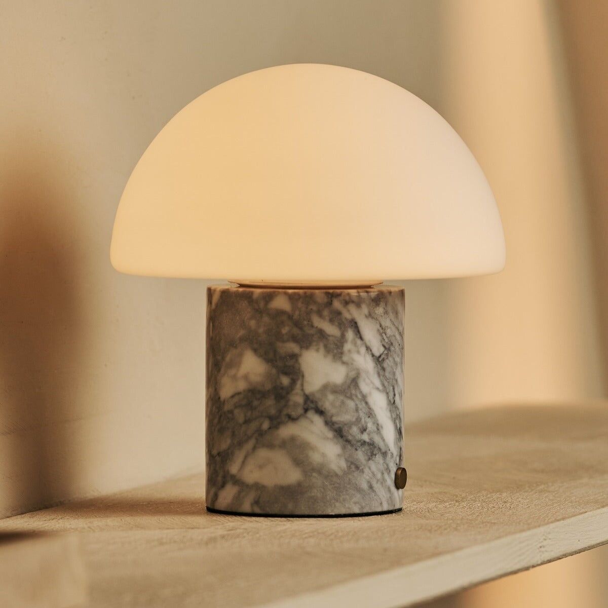 Maris White / Bianco Statuarietto – Classic Marble Rechargeable Table Lamp with 3 Light Colors & Dimming Function
