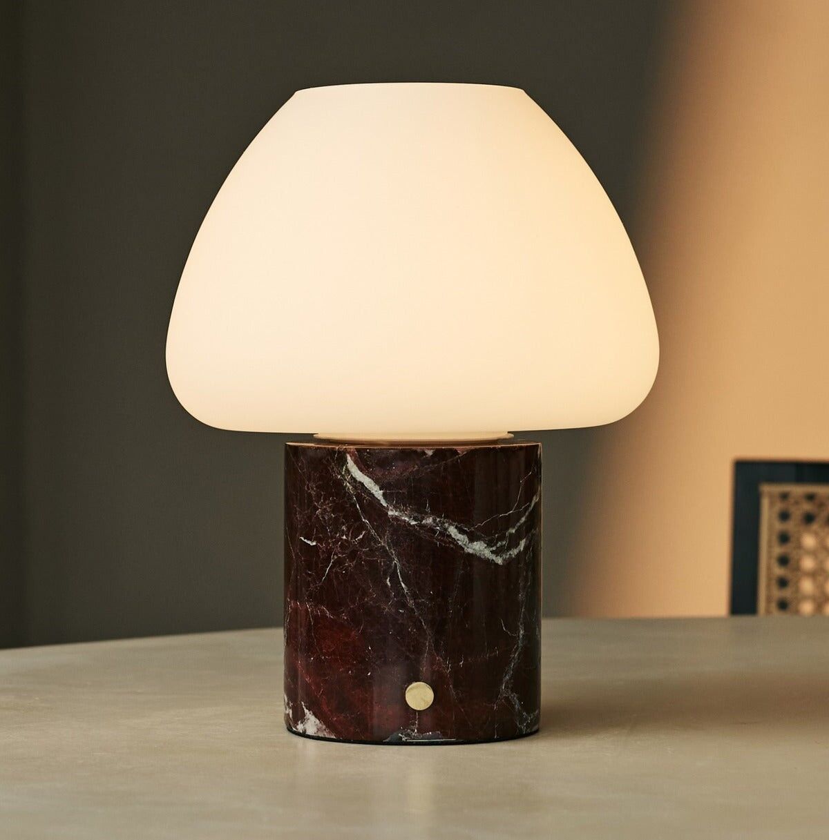 Ostade Red / Rosso Levanto – Einzigartige wiederaufladbare Marmor-Tischlampe mit 3 Lichtfarben und Dimmfunktion