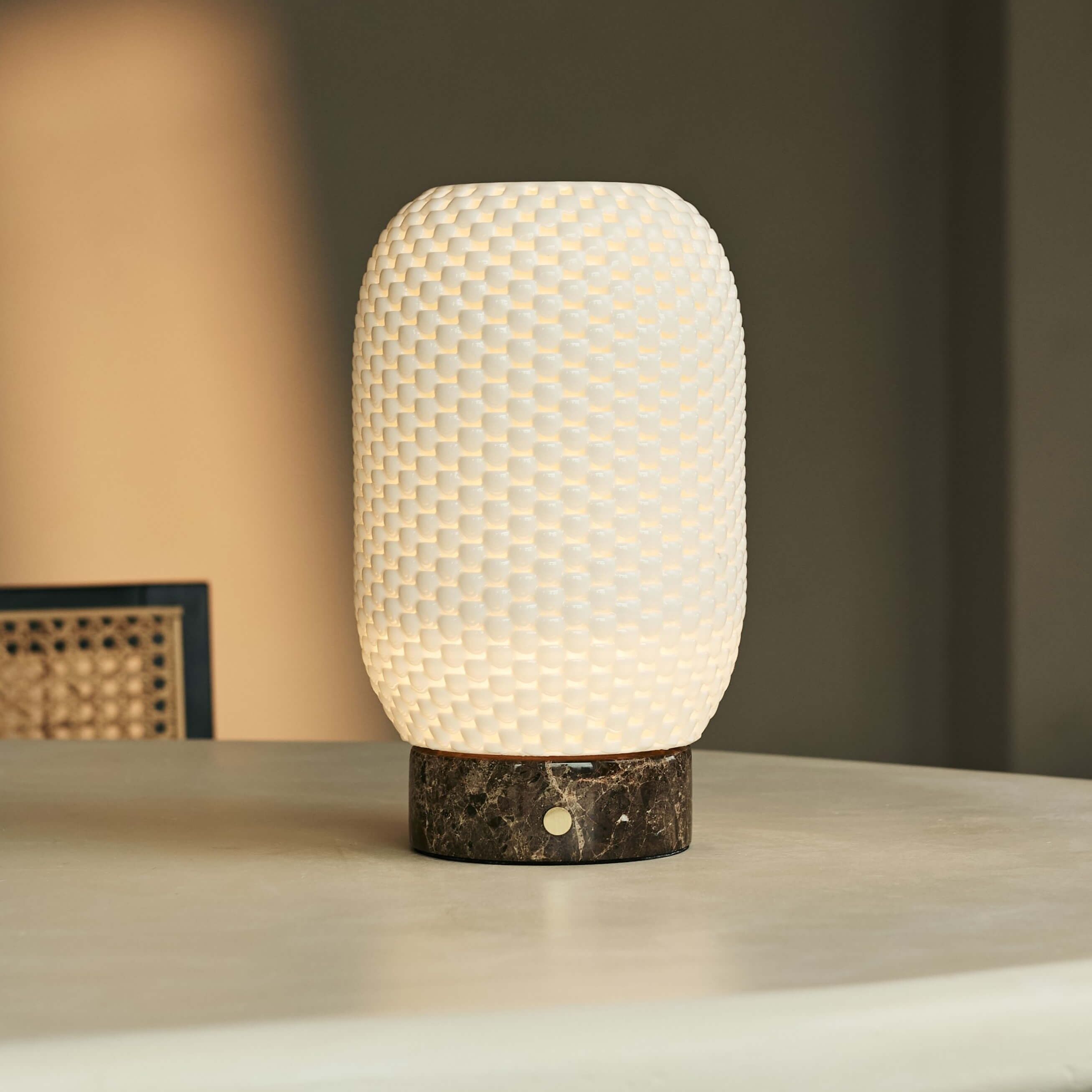 Aurora Marble Cordless Table Lamp in 3D-Printed Porcelain – Rechargeable, Dimmable & Up to 100 Hours of Light
