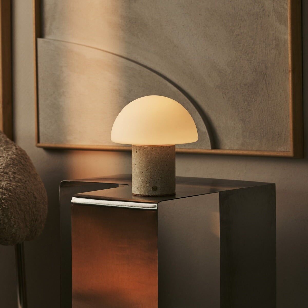 Maris Beige / Travertino Classico – Klassische Travertin-Akku-Tischleuchte mit 3 Lichtfarben & Dimmfunktion