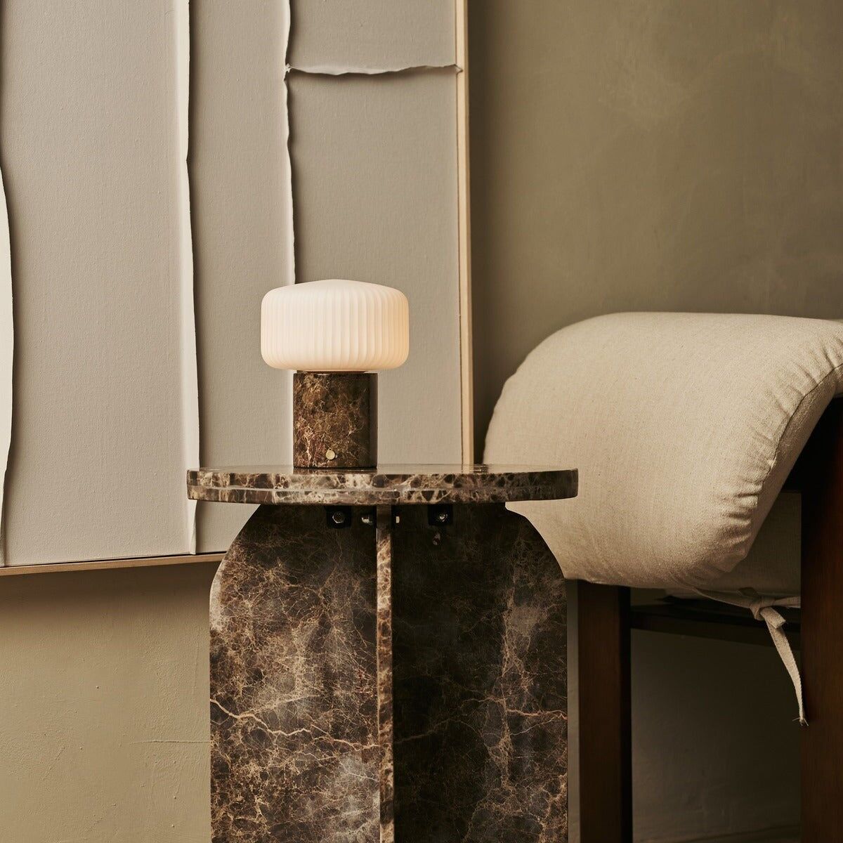 Lámpara de mesa recargable Renoir Brown / Emeperador Dark de mármol: inalámbrica, recargable por USB y hasta 100 horas de iluminación.
