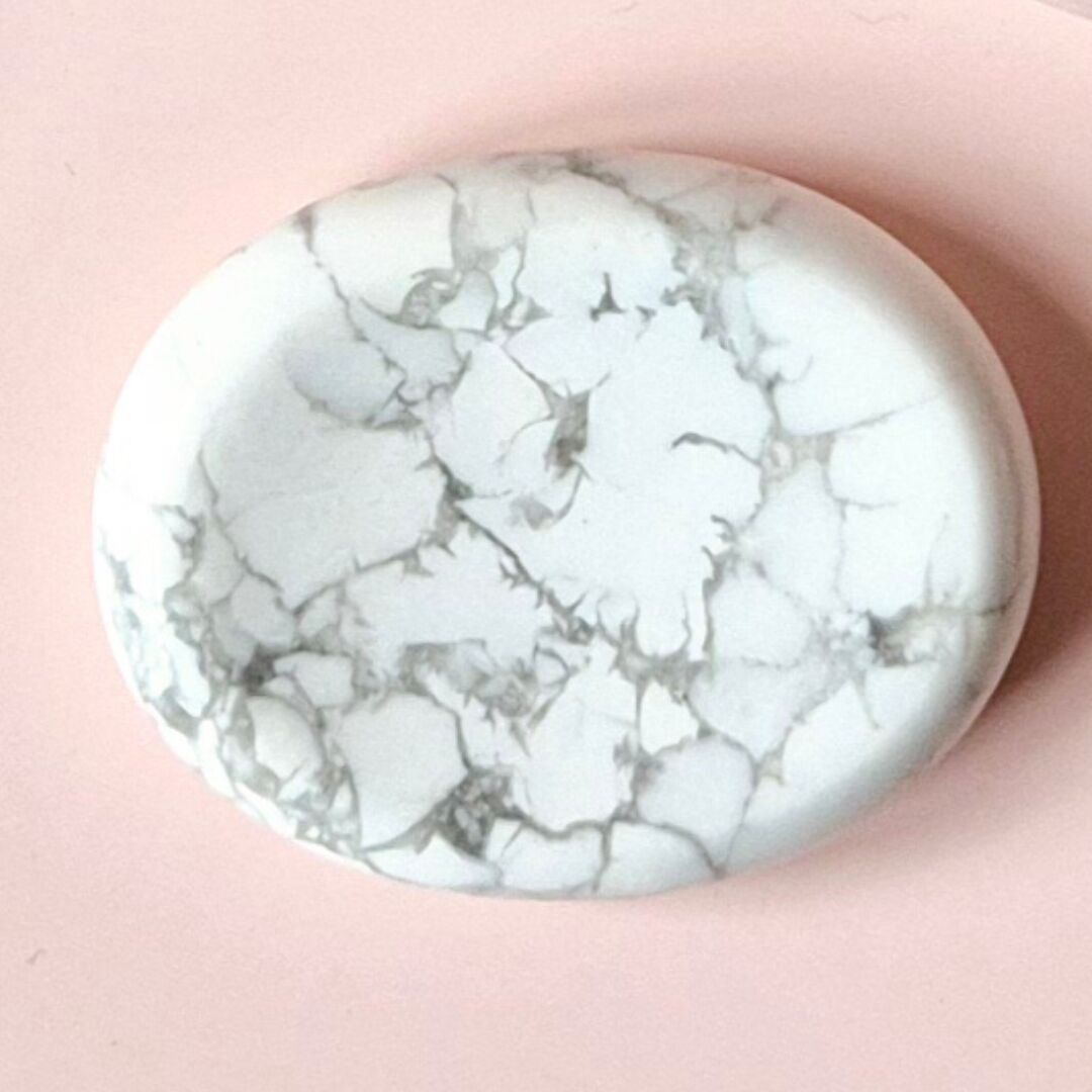 Pietra della preoccupazione Howlite (Howlite) – Pietra miliare per la pace e l'equilibrio