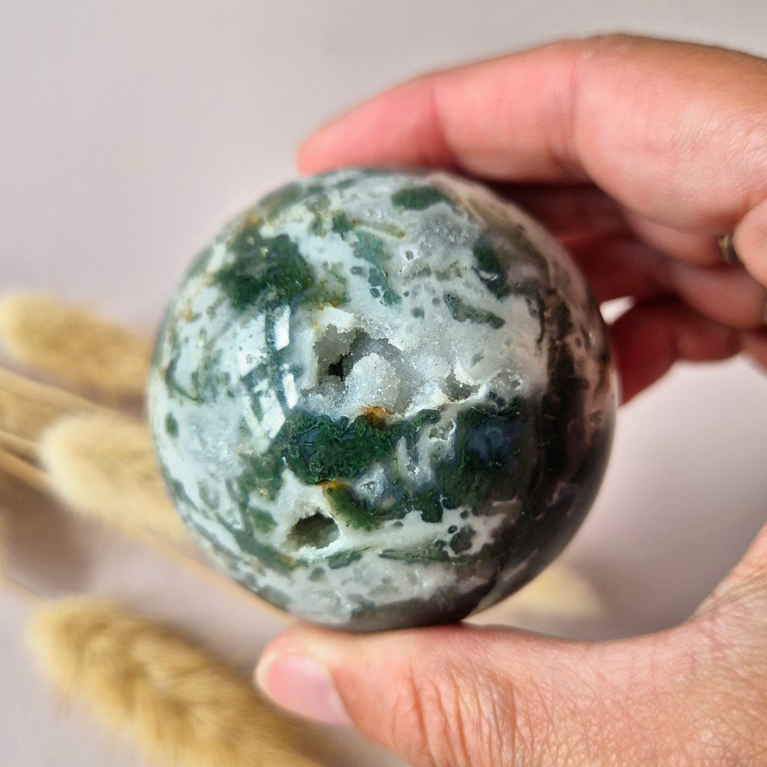 Sfera di pietra preziosa di cristallo, agata muschiata, drusa, geode, 56 mm, 247 g