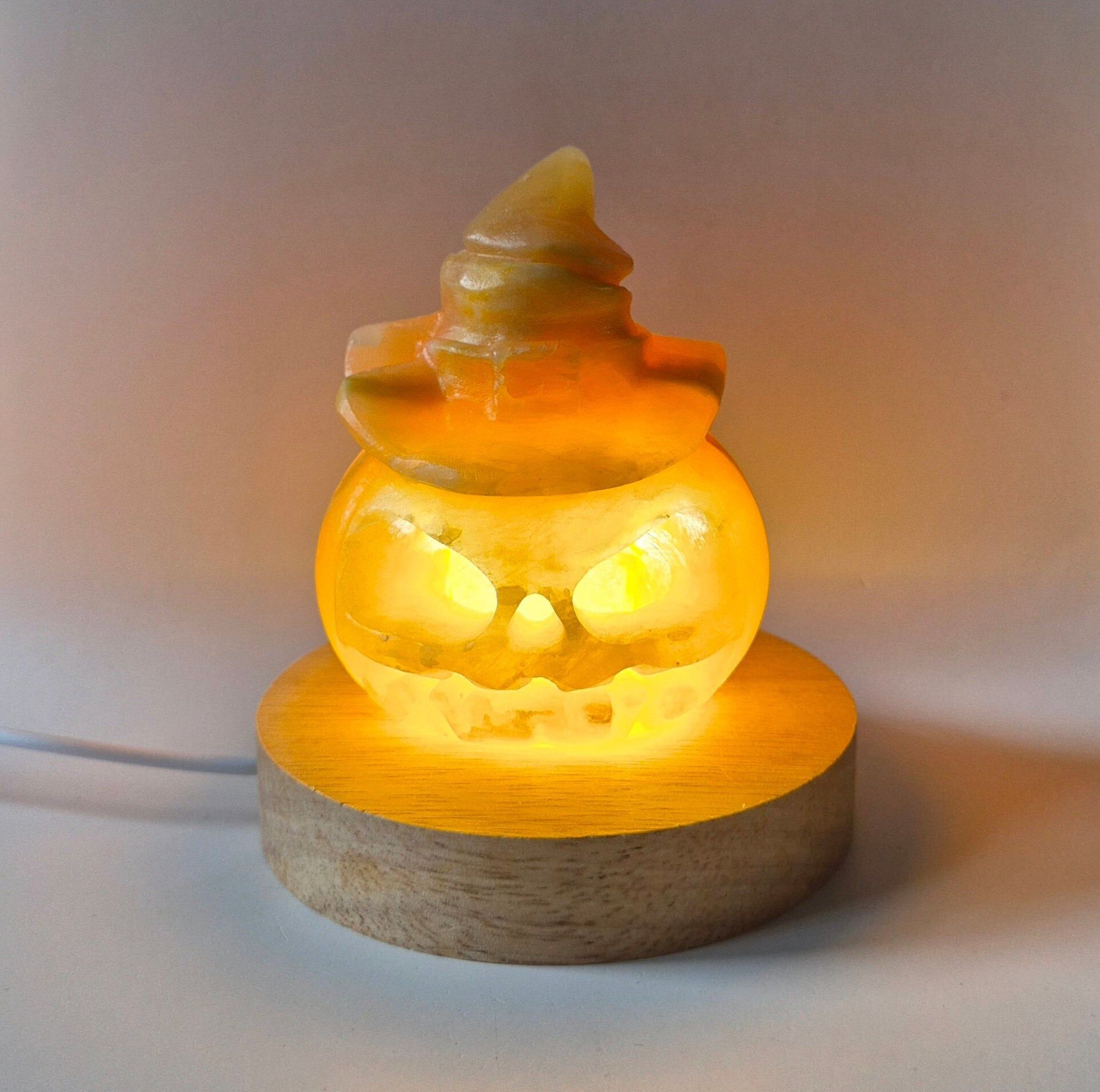 Lampada a forma di zucca in calcite color miele con illuminazione USB – 7x9 cm