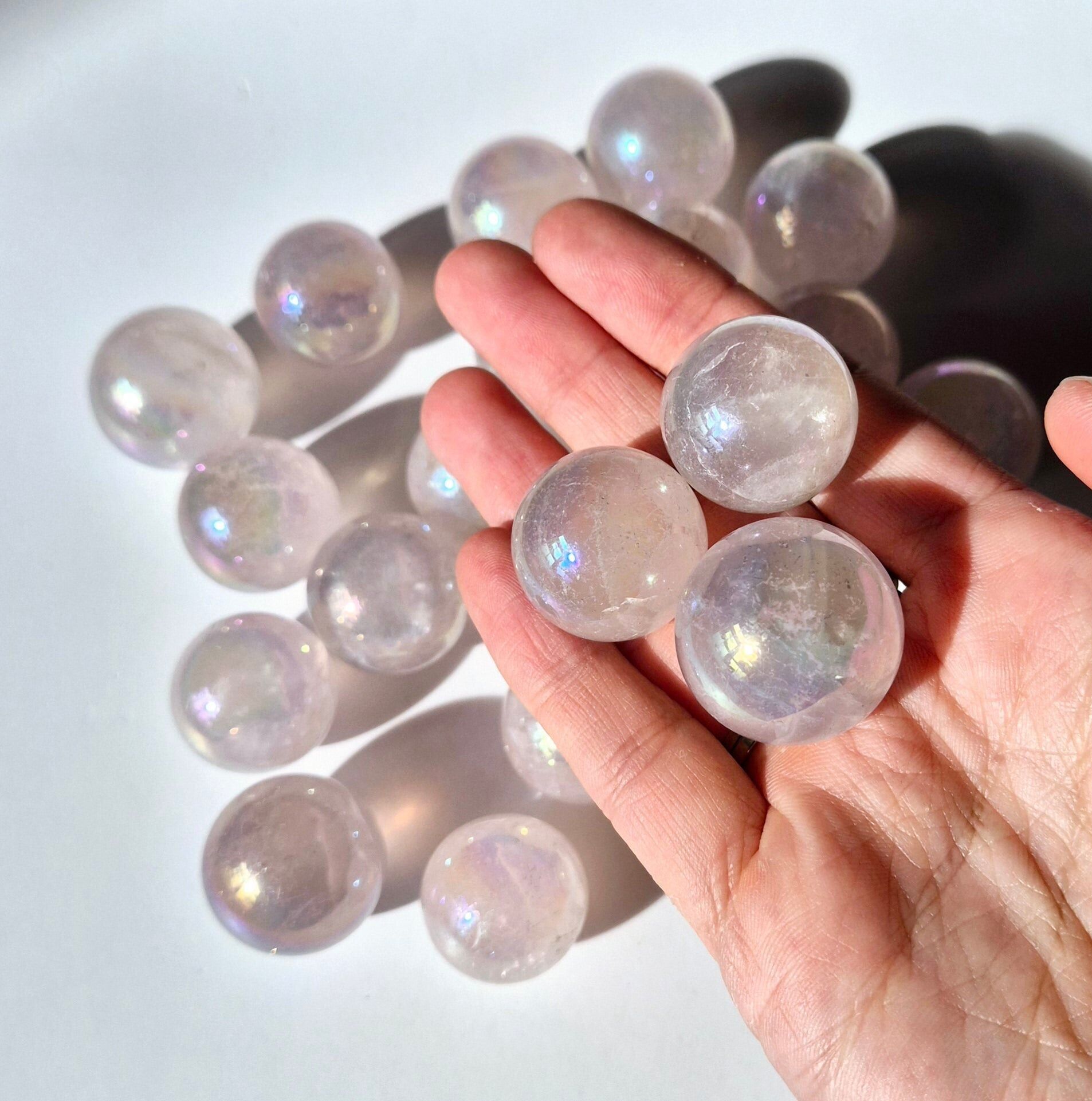 Sfera di quarzo rosa con aura angelica – Sfera di pietra preziosa da 2-3 cm