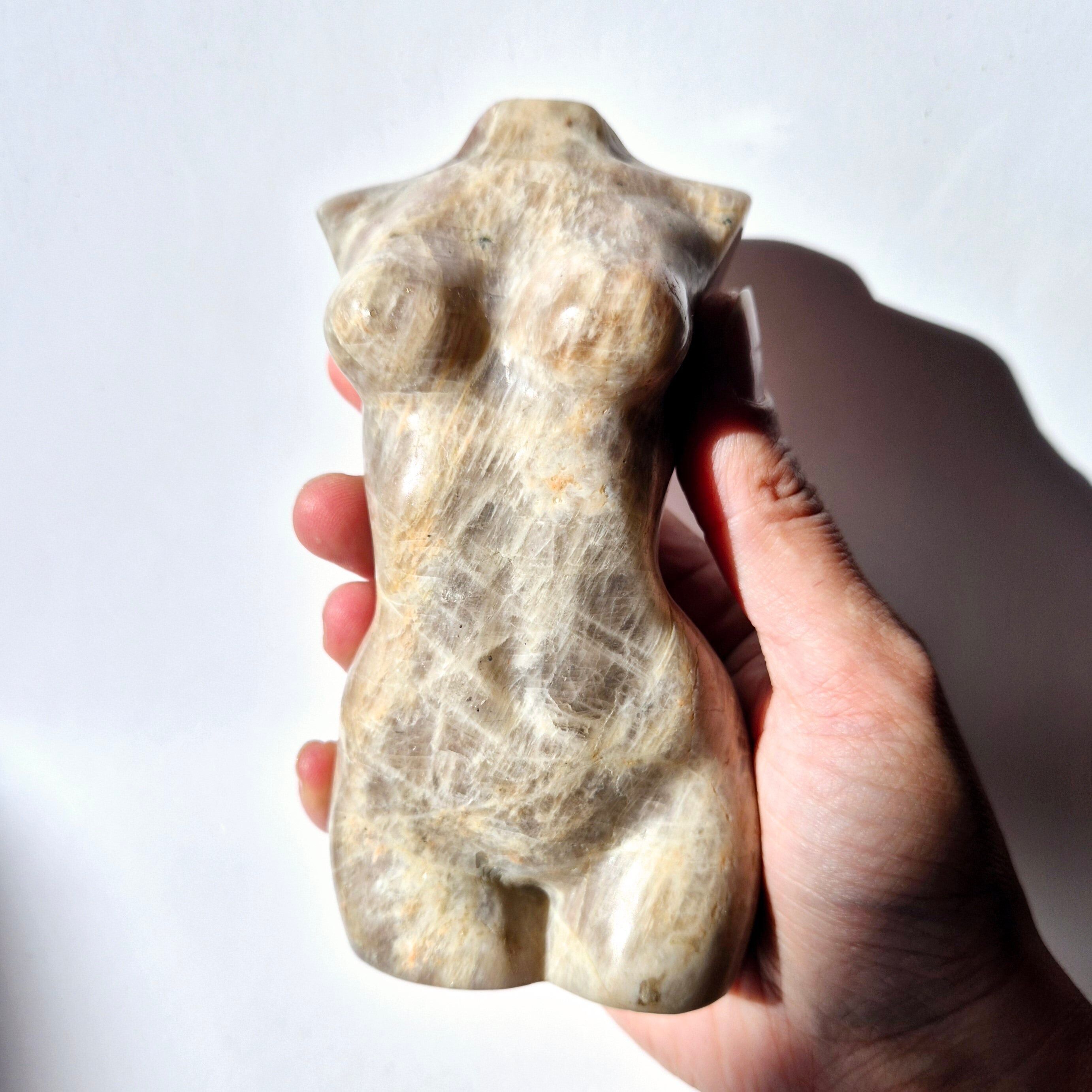 Buste femme XL Pierre de lune bleue – 12,5 cm – 550 g