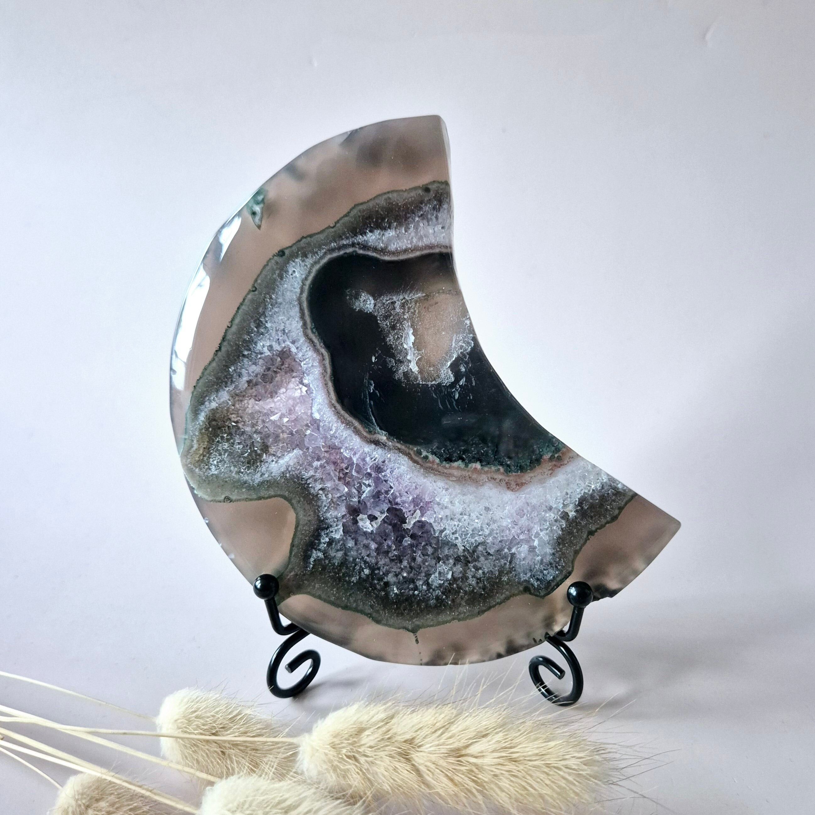 Agate grise de lune avec inclusions de druzy et d'améthyste – 13–15 cm (incl.support en métal) #3 240g