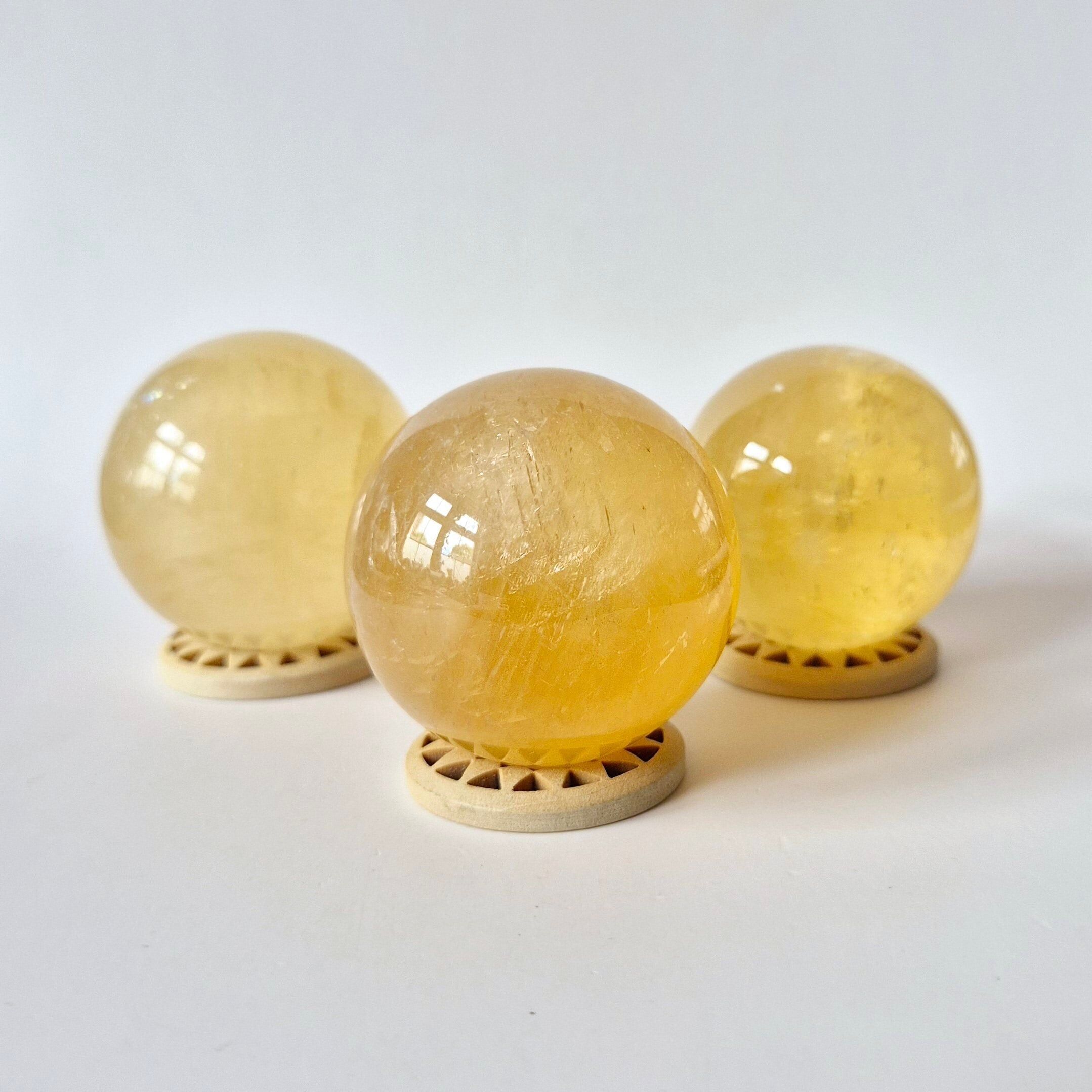 Sfera di fluorite gialla (5 cm)