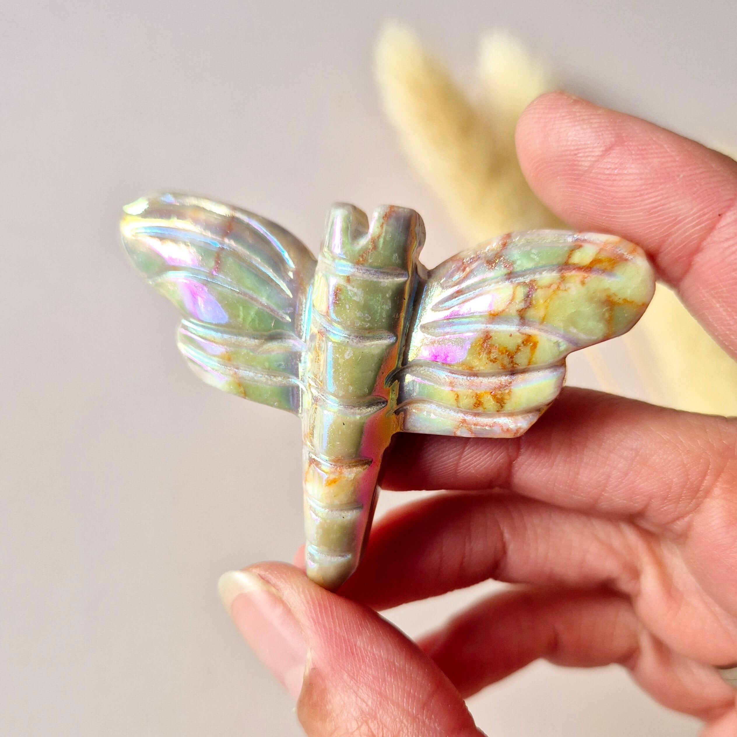 Ange Aura Libellule 5 cm – Pierre filet rouge Sculpture en cristal dans divers types de pierre Pierre précieuse