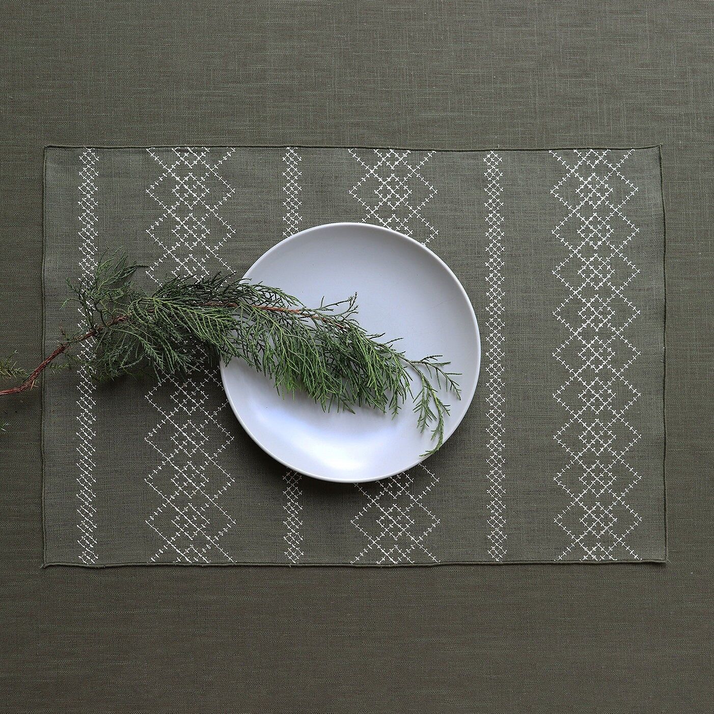 Pure linen placemat LOSANGA Forest Green