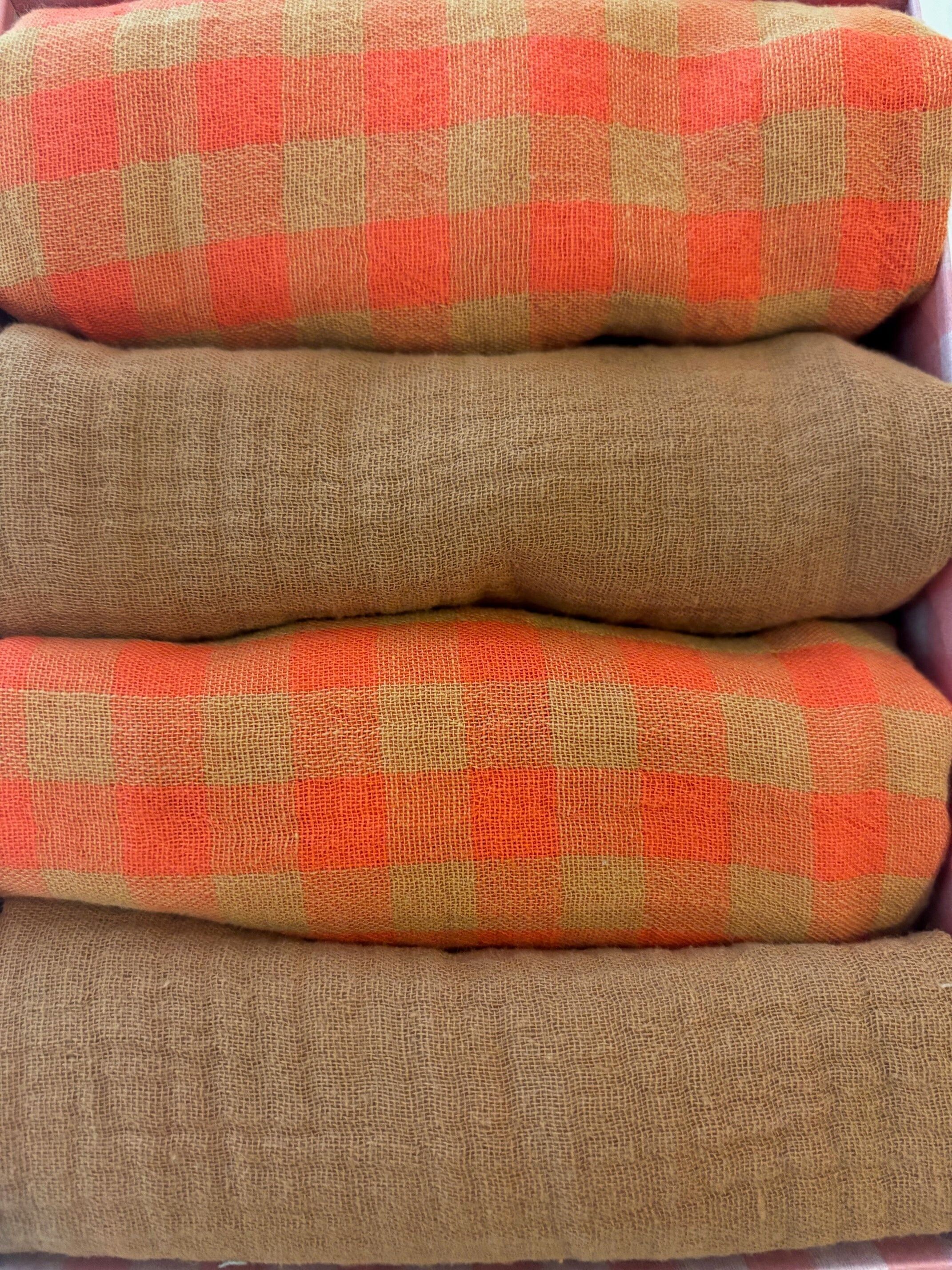 Set of 4 Double Cotton Gauze Napkins – Tangerine & Caramel – 40x40cm