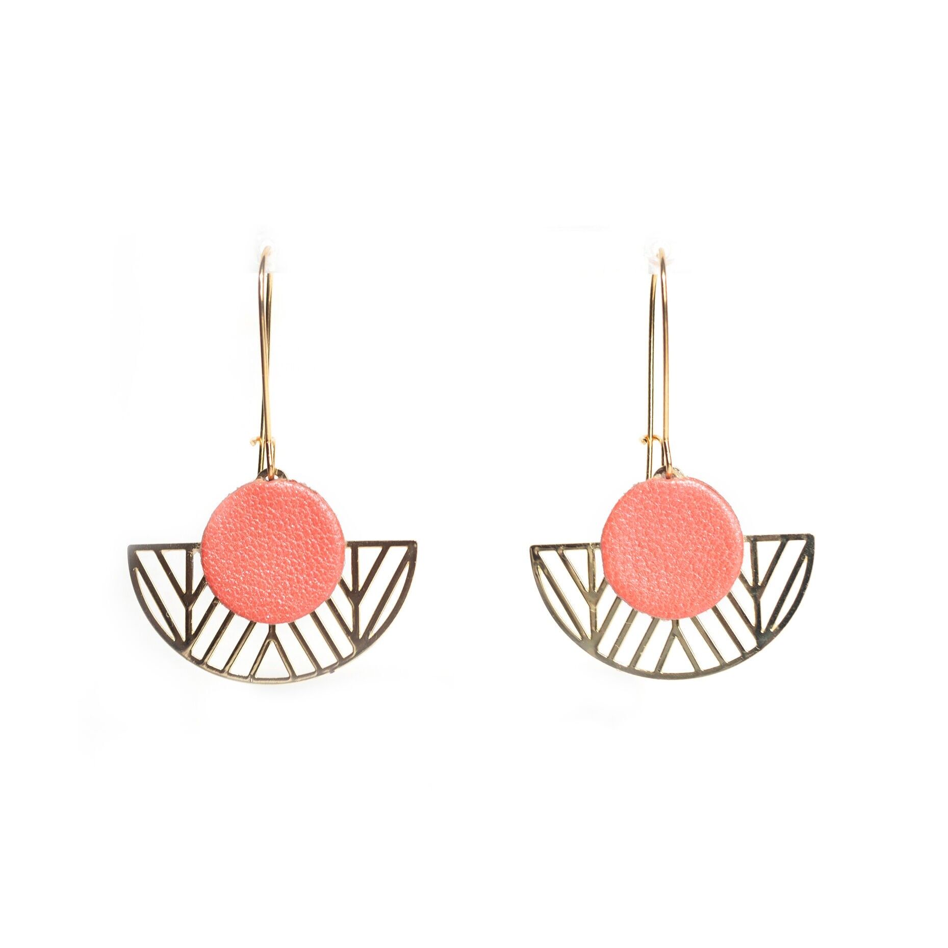 Orecchini a forma di ruota di pavone in pelle rosa corallo