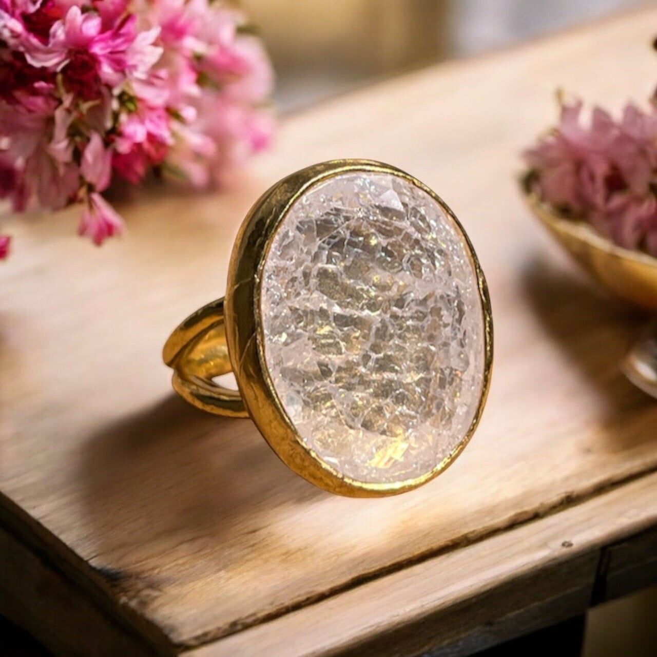 Anello "MIRALYS", pietra naturale, agata bianca screpolata, dorato con oro fino