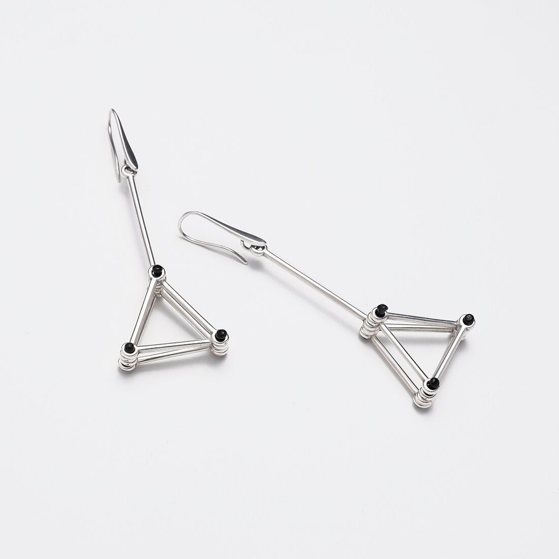 Orecchini triangolari in metallo