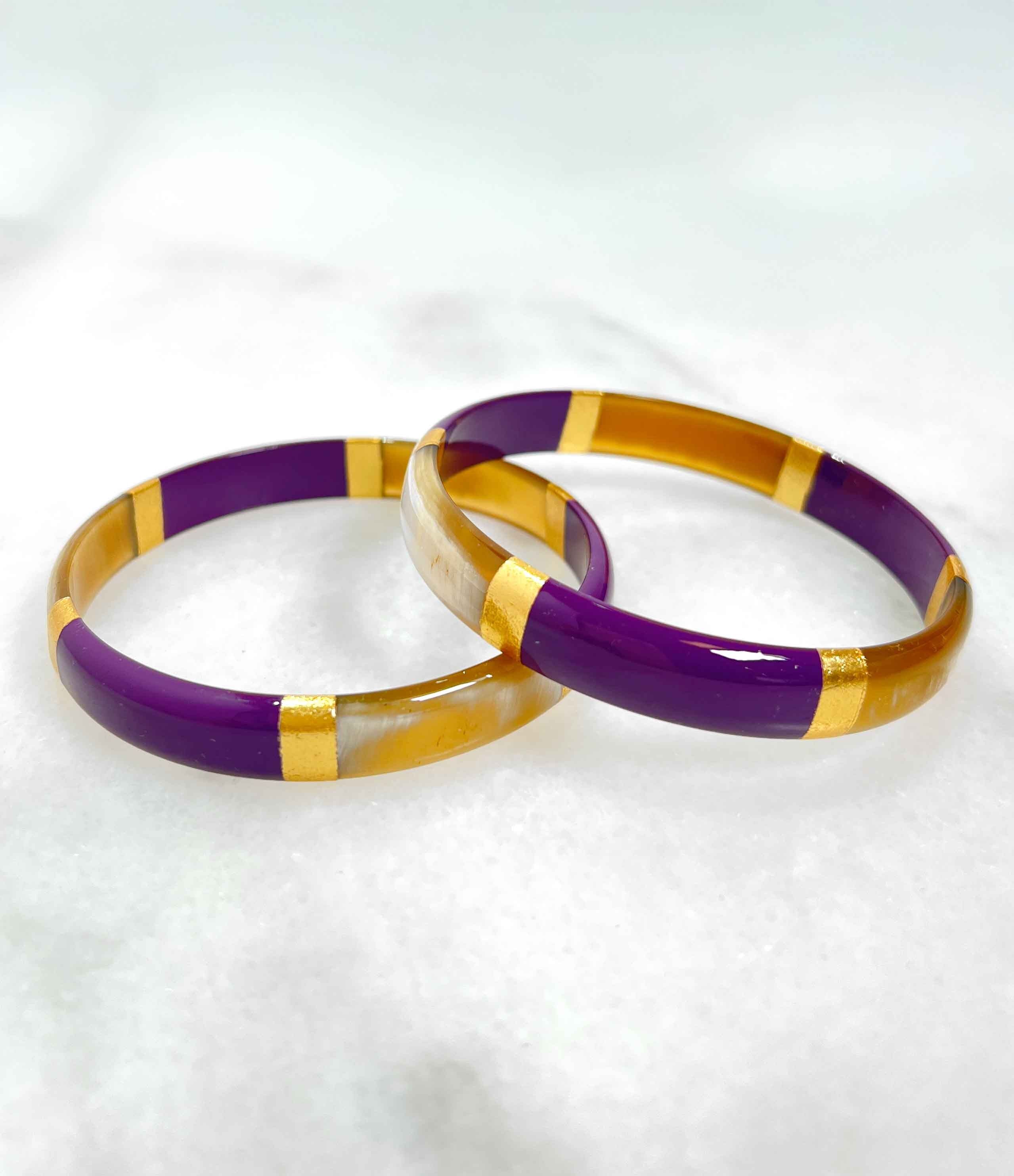 Bracciale rigido in vero corno viola e foglia oro - 1,2 cm
