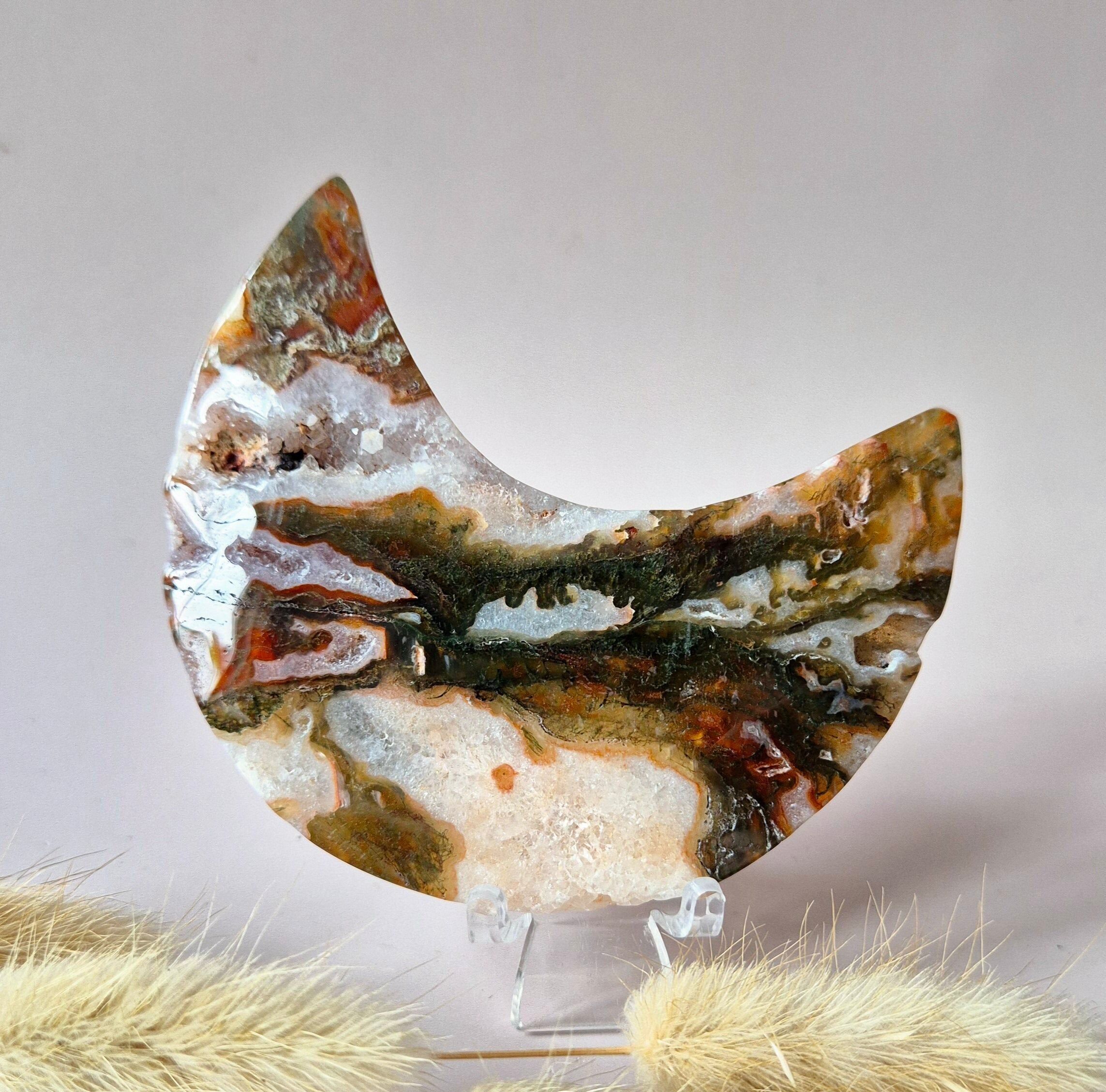 Agate mousse rouge Druzy Moon (8-10 cm) sur support – n° 32