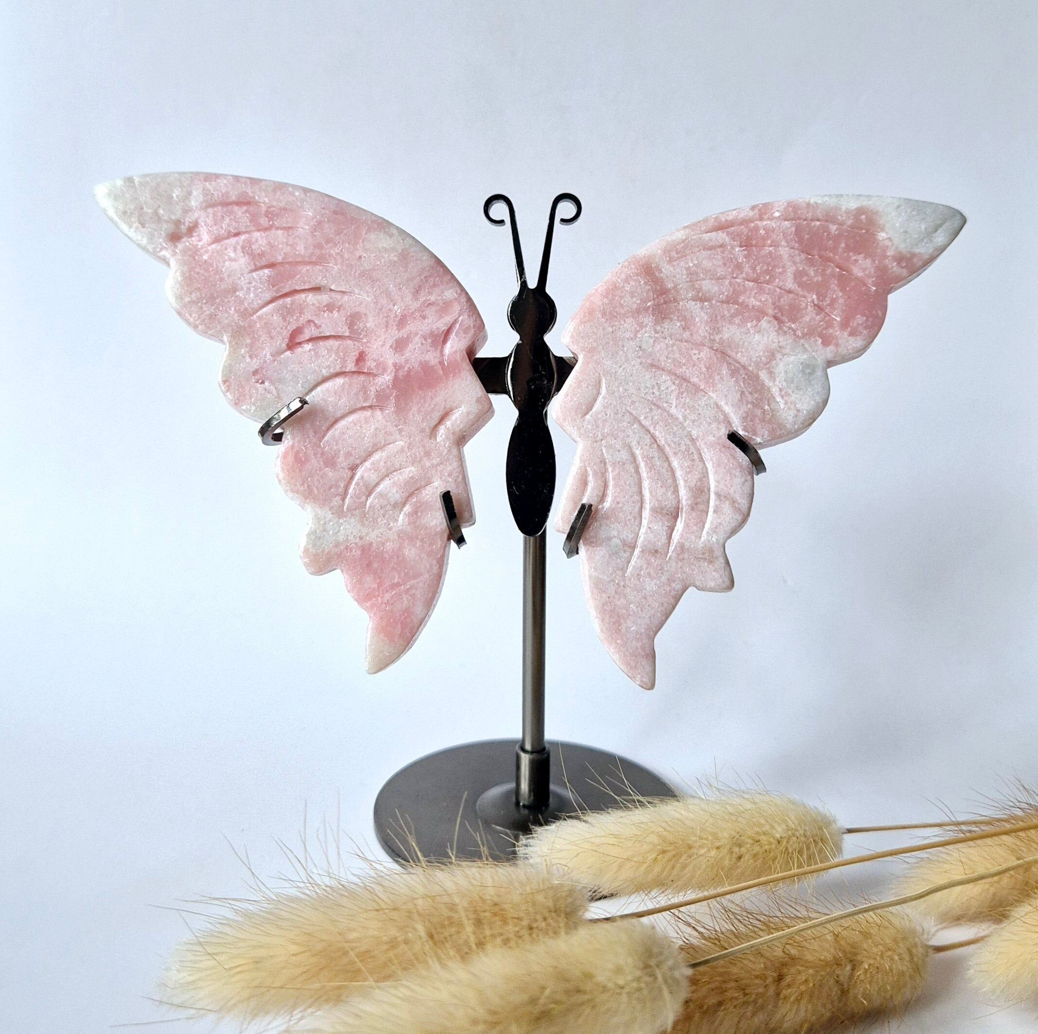 Papillon en jade rose sur pied – Sculpture en pierre précieuse sculptée à la main 12–14 cm
