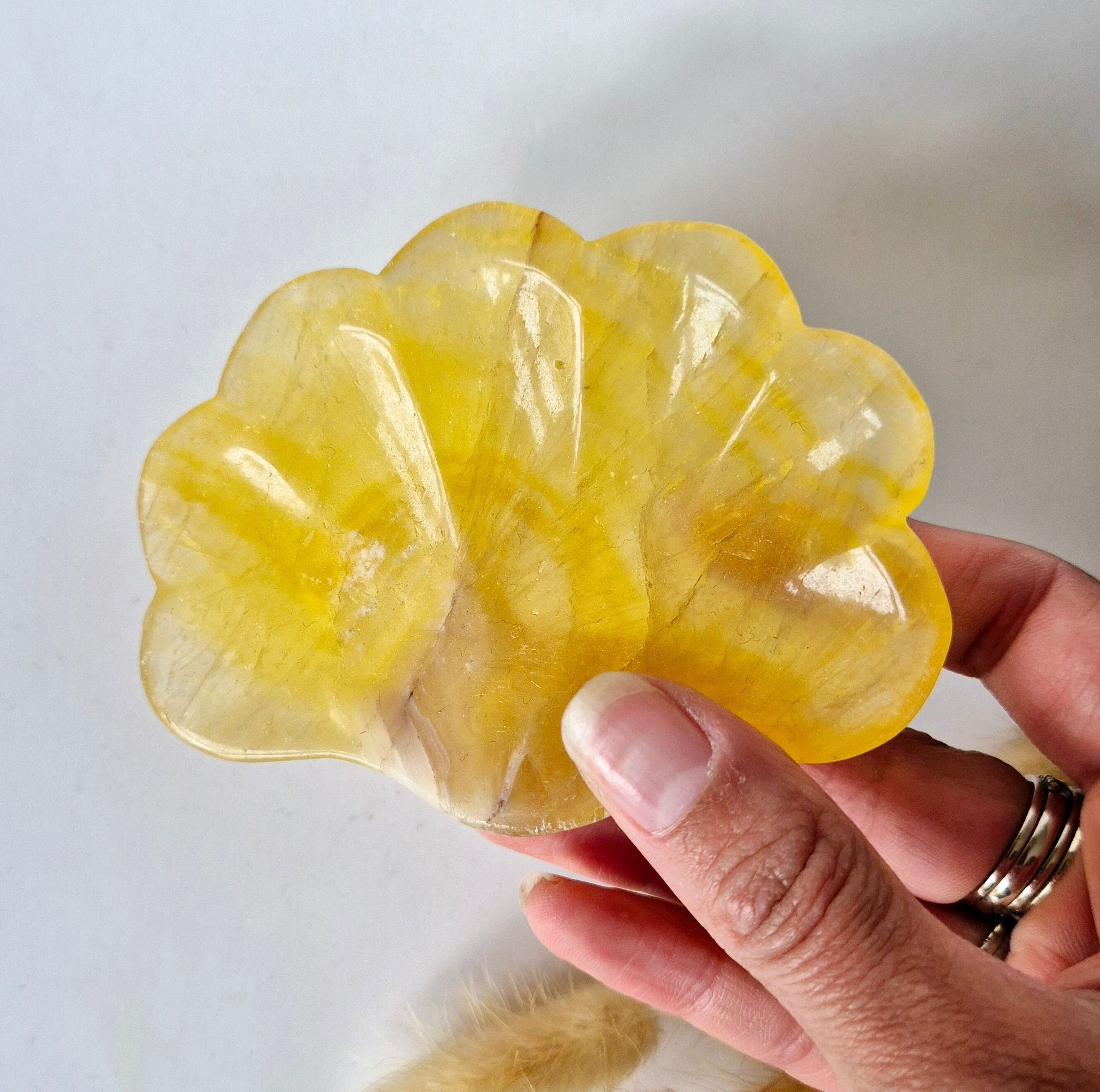 Bol à sculpter en pierre précieuse en forme de coquillage, fluorite jaune n° 16 – Cadeau unique