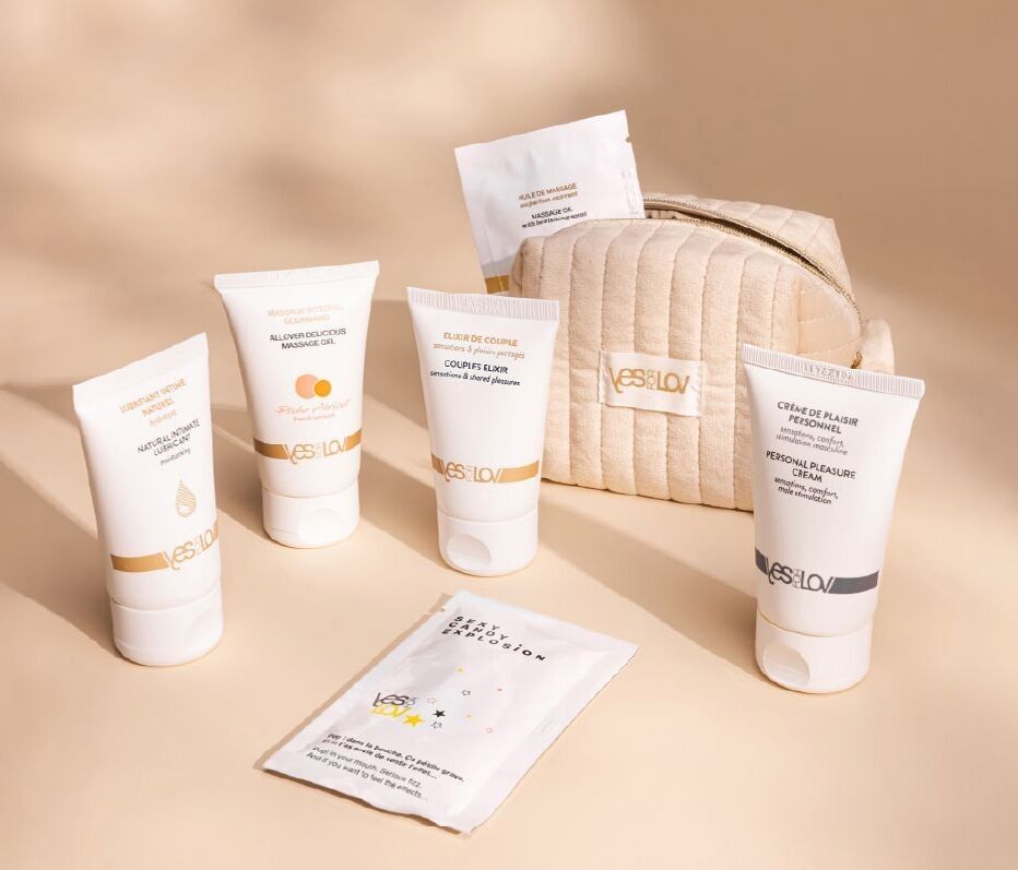 Gift idea for lovers: the YESforLOV "Delight Kit" in champagne color