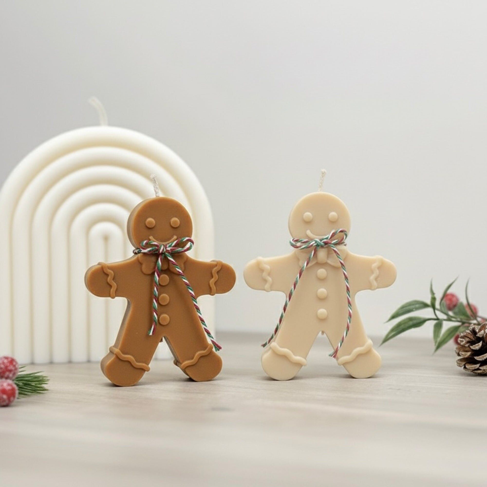 Candela natalizia al pan di zenzero beige e marrone - Candele profumate al pan di zenzero