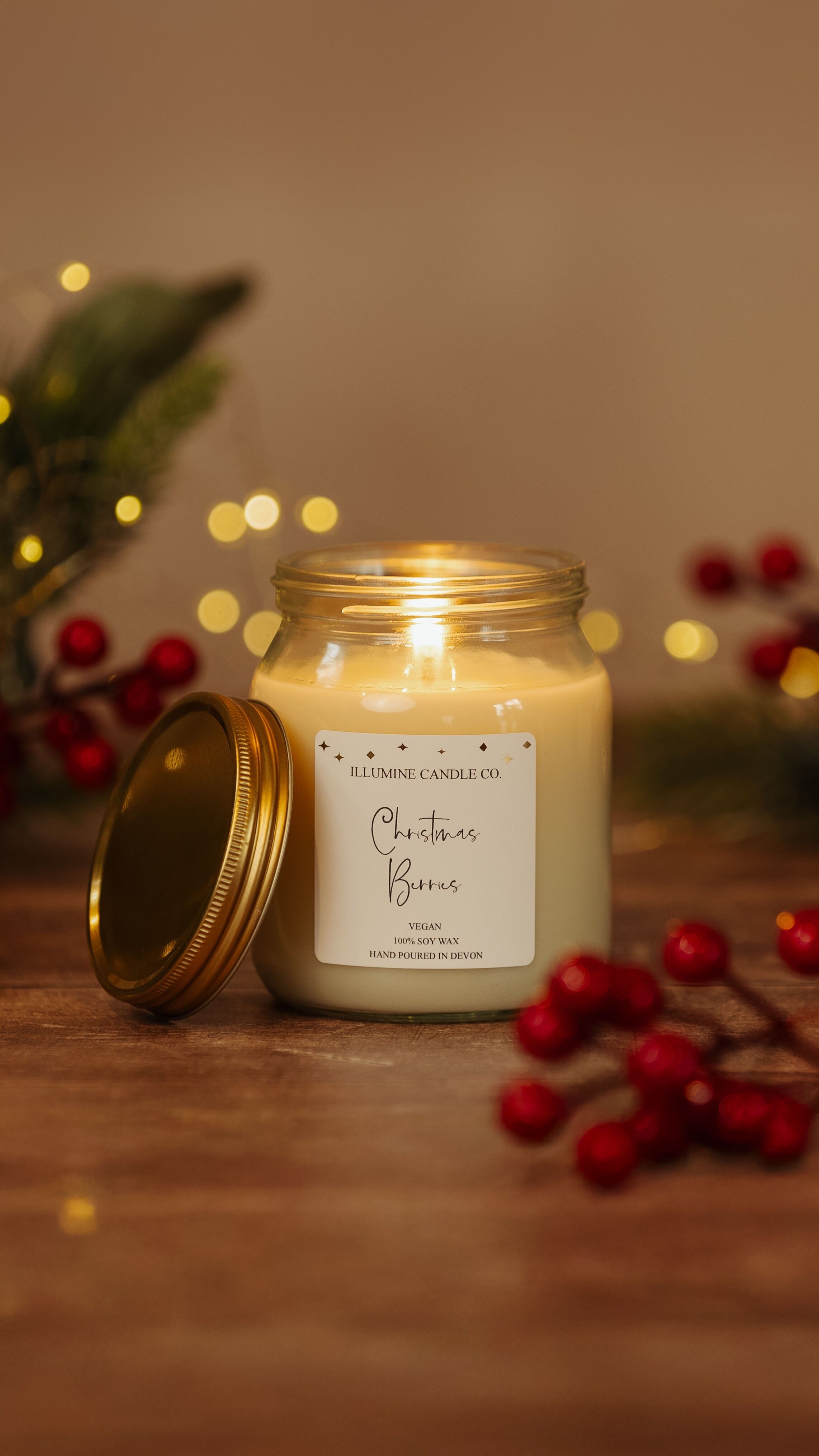 Candela di cera di soia con bacche di Natale