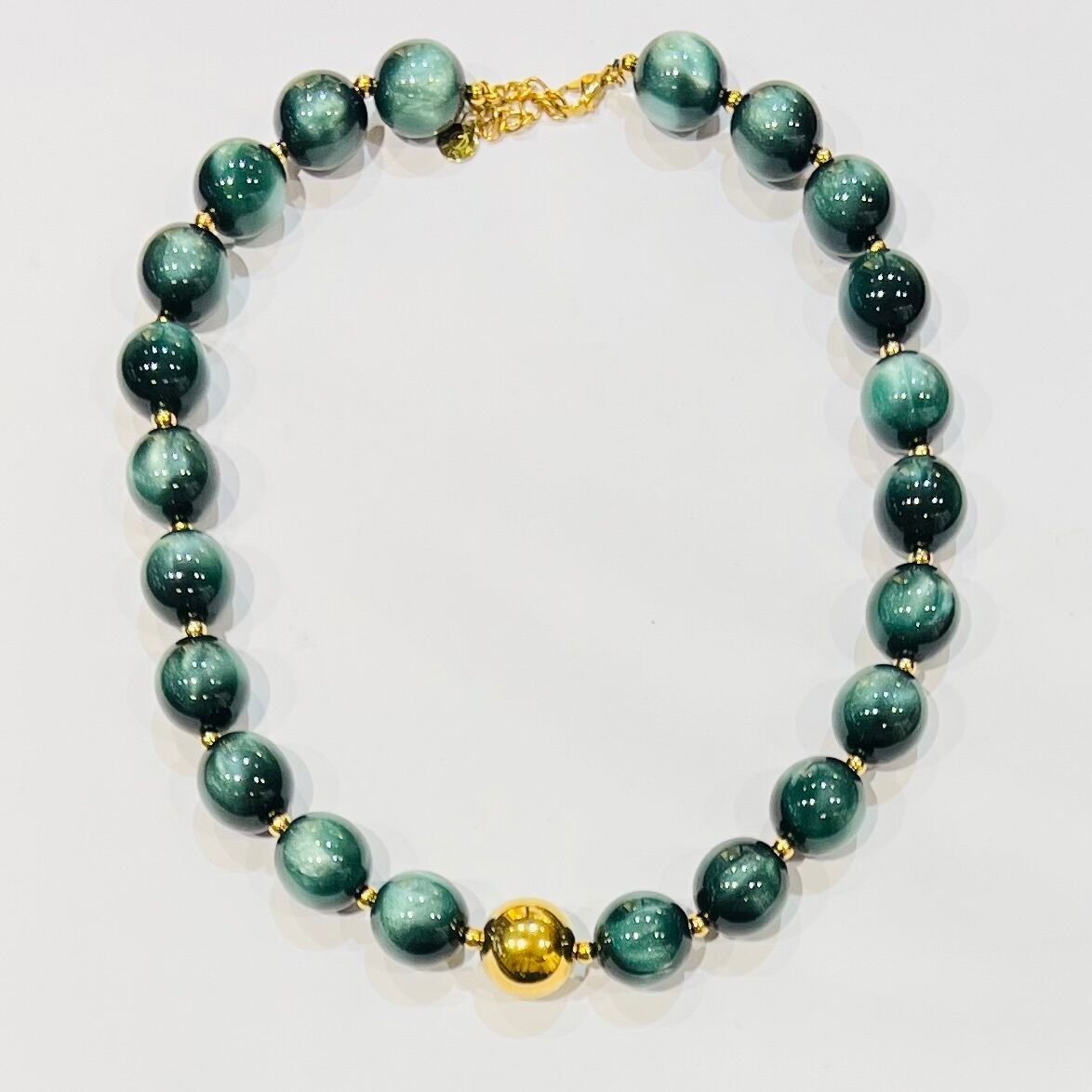 Collana di perle occhio di gatto con perla centrale in acciaio