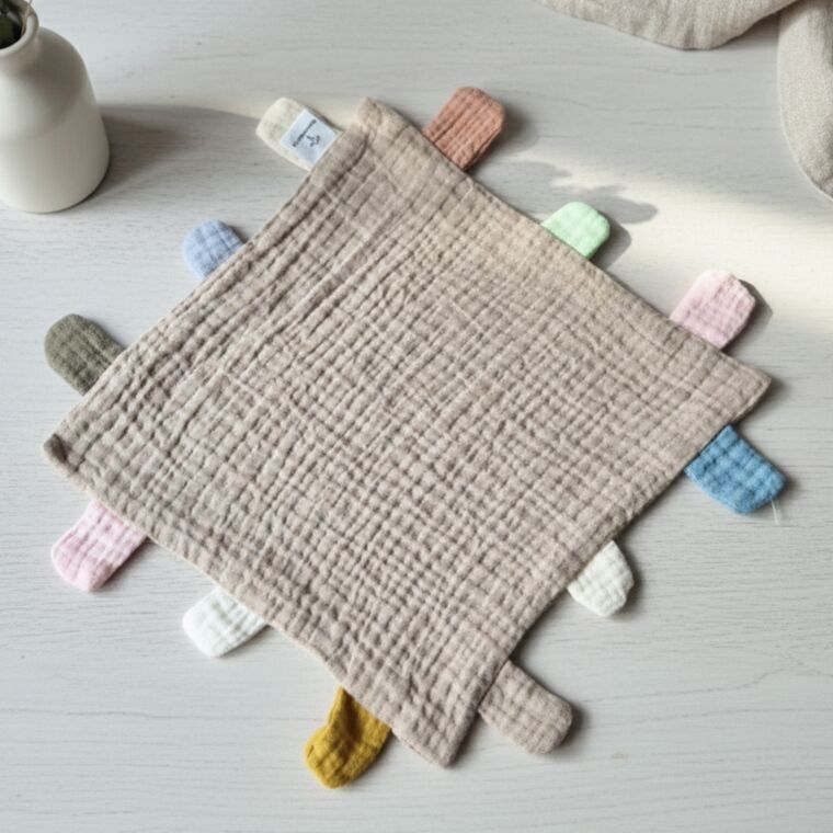 Telo da gioco e coccole idrofilo con etichette 25x25 cm – Sabbia