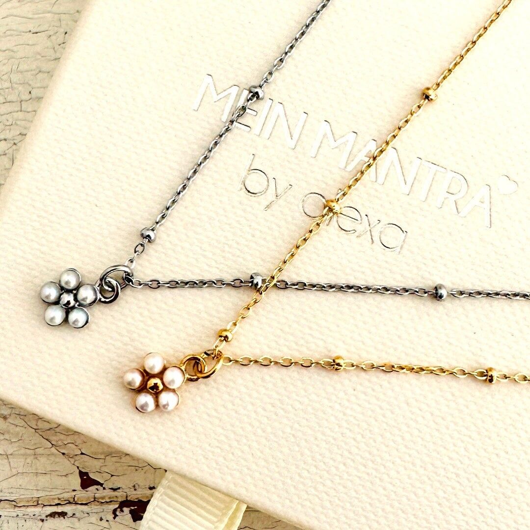 collier de fleurs de perles