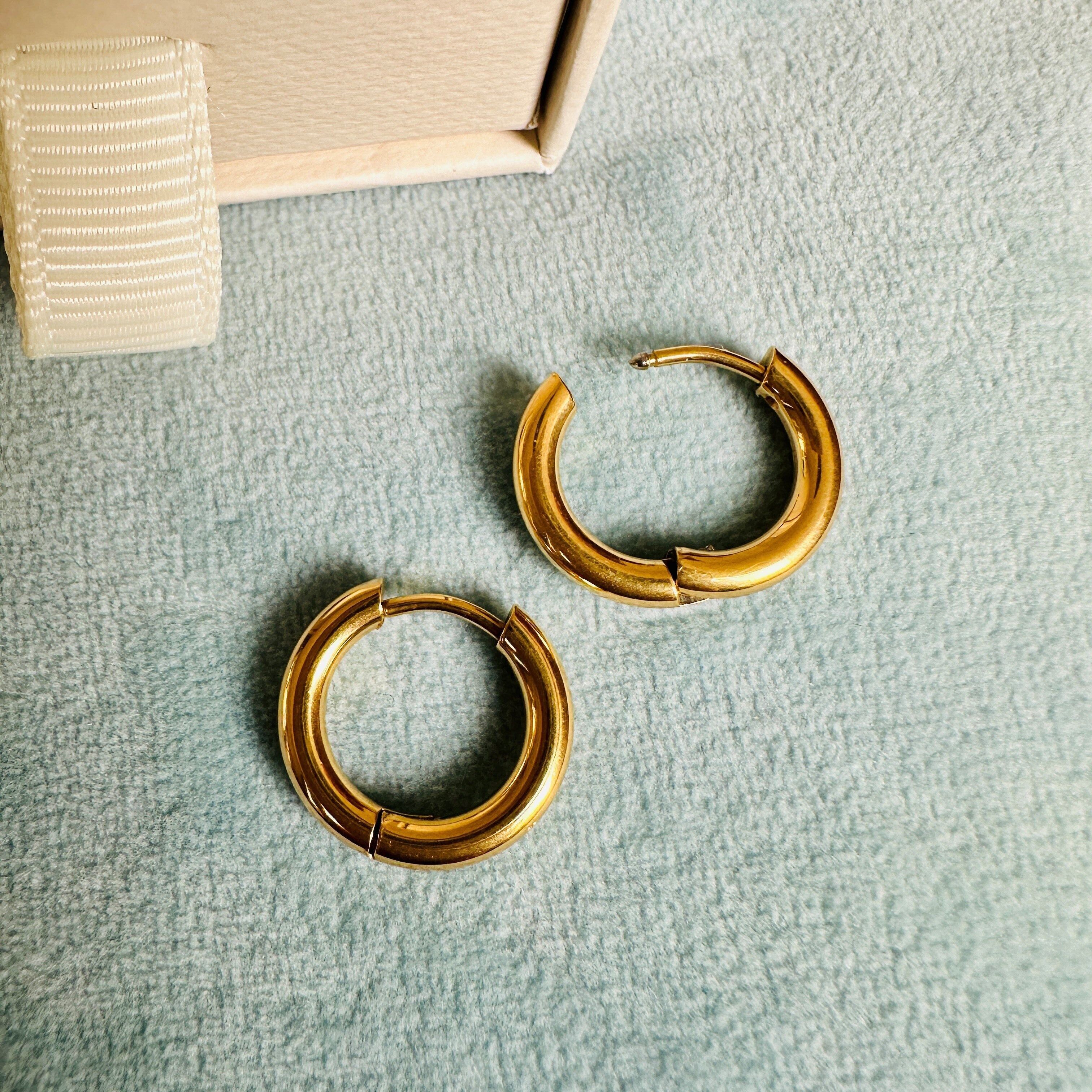 Orecchini a cerchio singolarmente