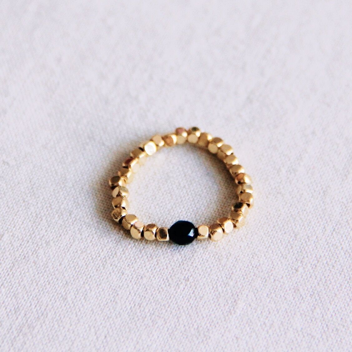 Anello elastico con pietra naturale - nero