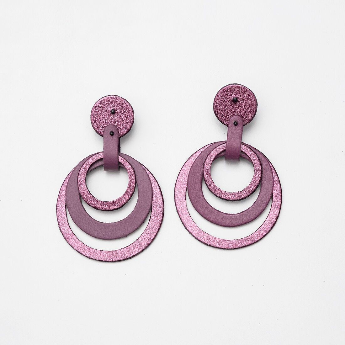 Concentric circles leather earrings
