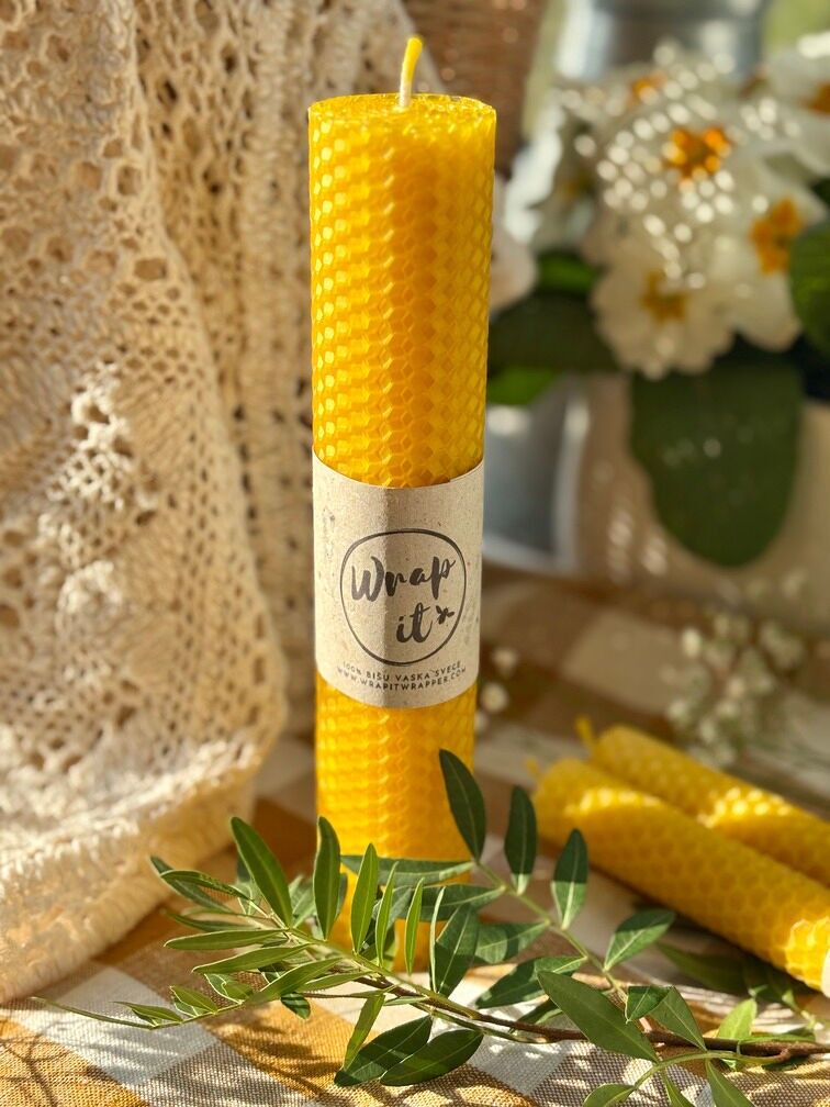 BEESWAX CANDLE 20.5cm x 3.5cm - hand rolled