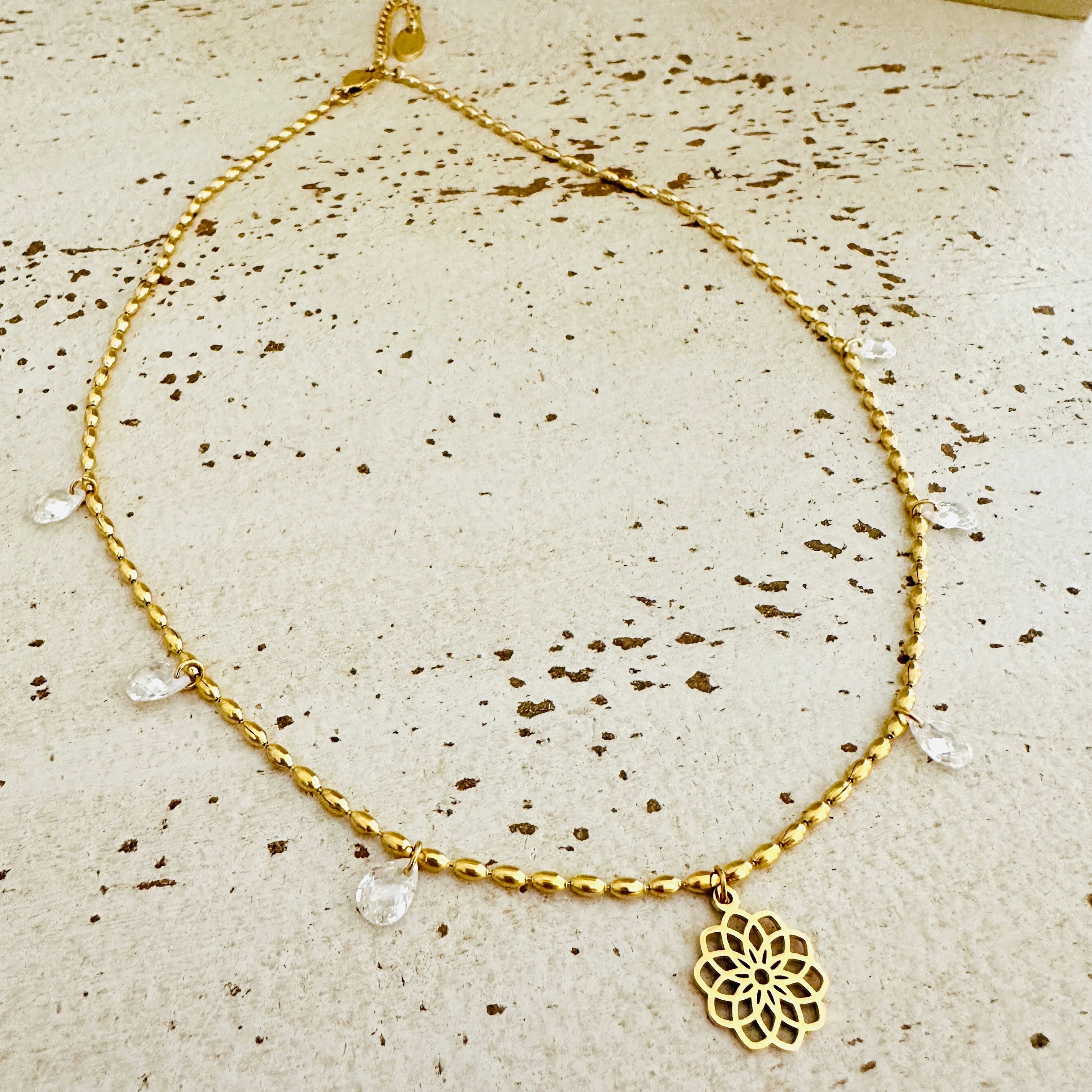 Collier Olive "Shine Bright" CZ zircone et divers Bande-annonce