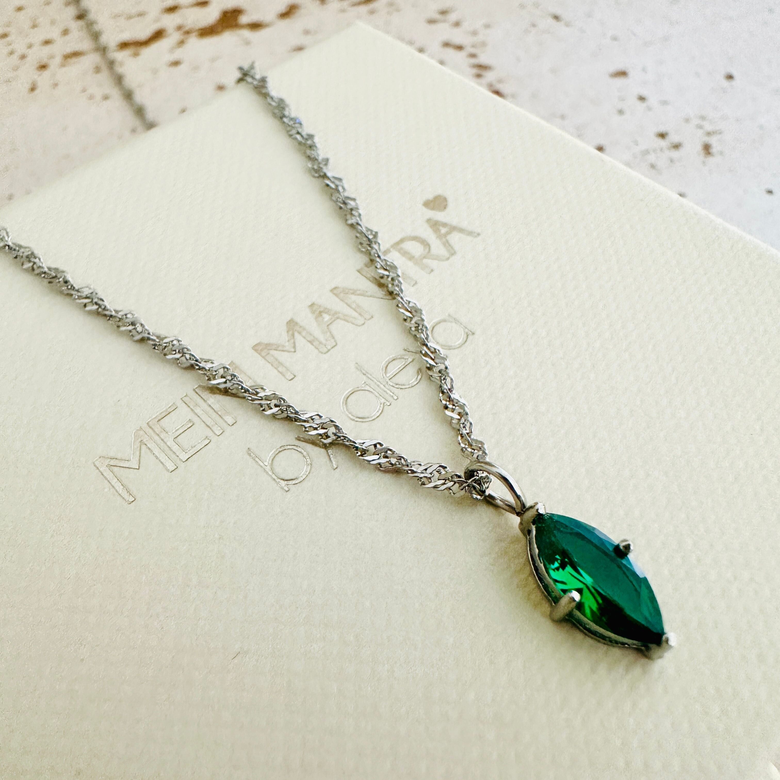 Collier avec pierre de naissance de mai et vague