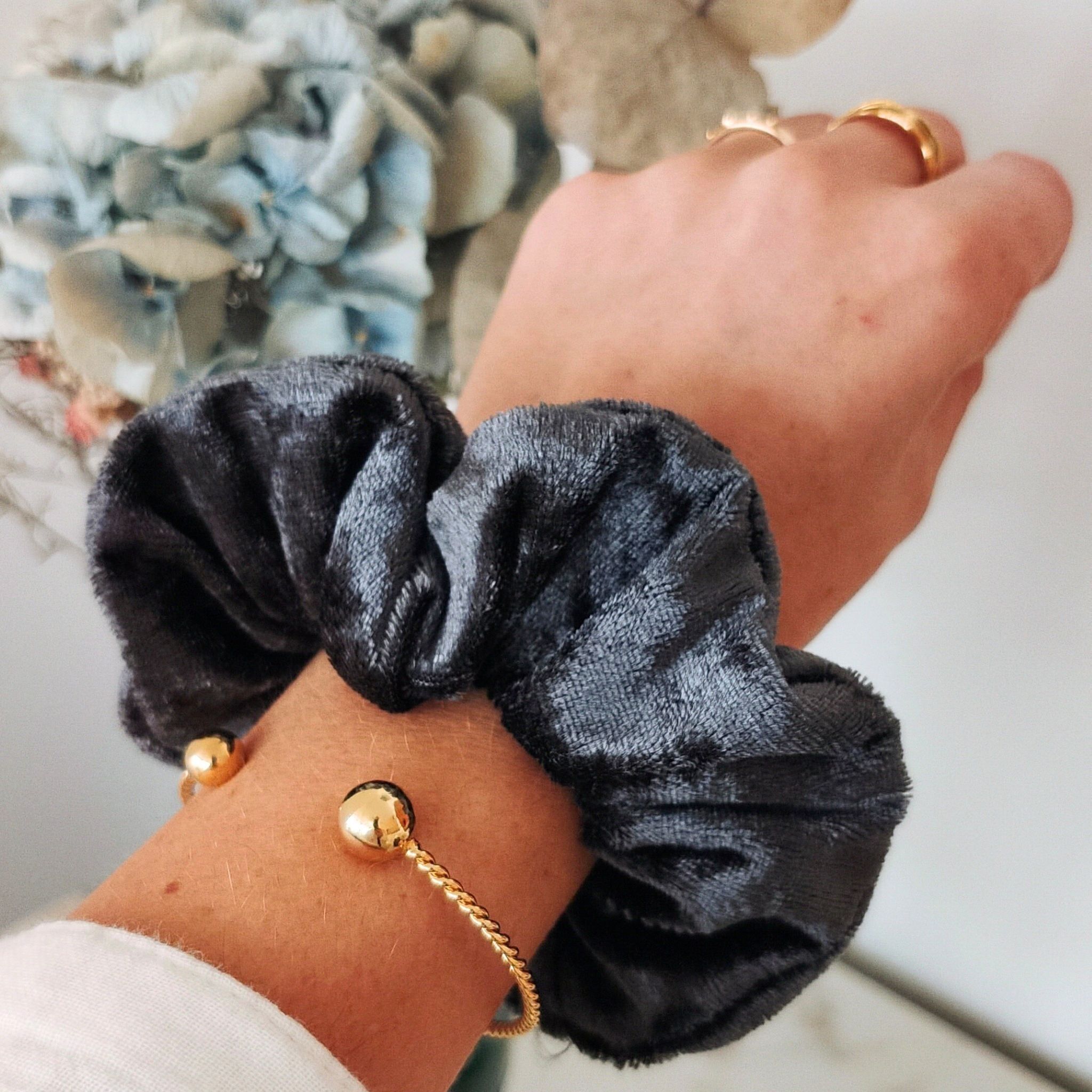 LABRADORITE / scrunchie in velluto grigio