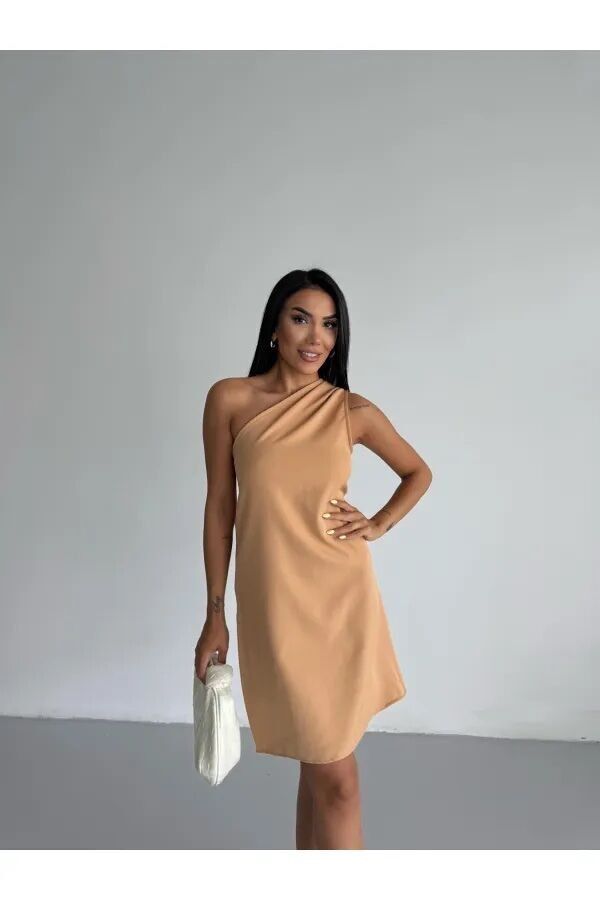 Abito beige asimmetrico